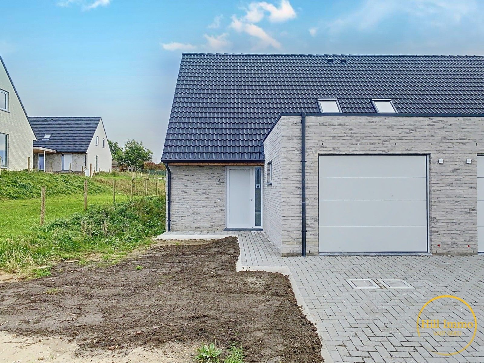 Nieuwbouwwoning te Wijtschate met prachtig zicht over Vlaamse velden met garage foto {{pictureIndex}}