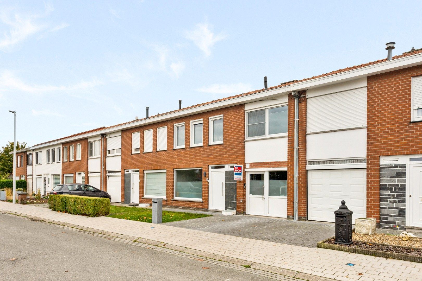 WONING MET EPC B, 4 SLPKS, AANGELEGDE TUIN EN OPRIT IN EEN RUSTIGE WIJK foto {{pictureIndex}}