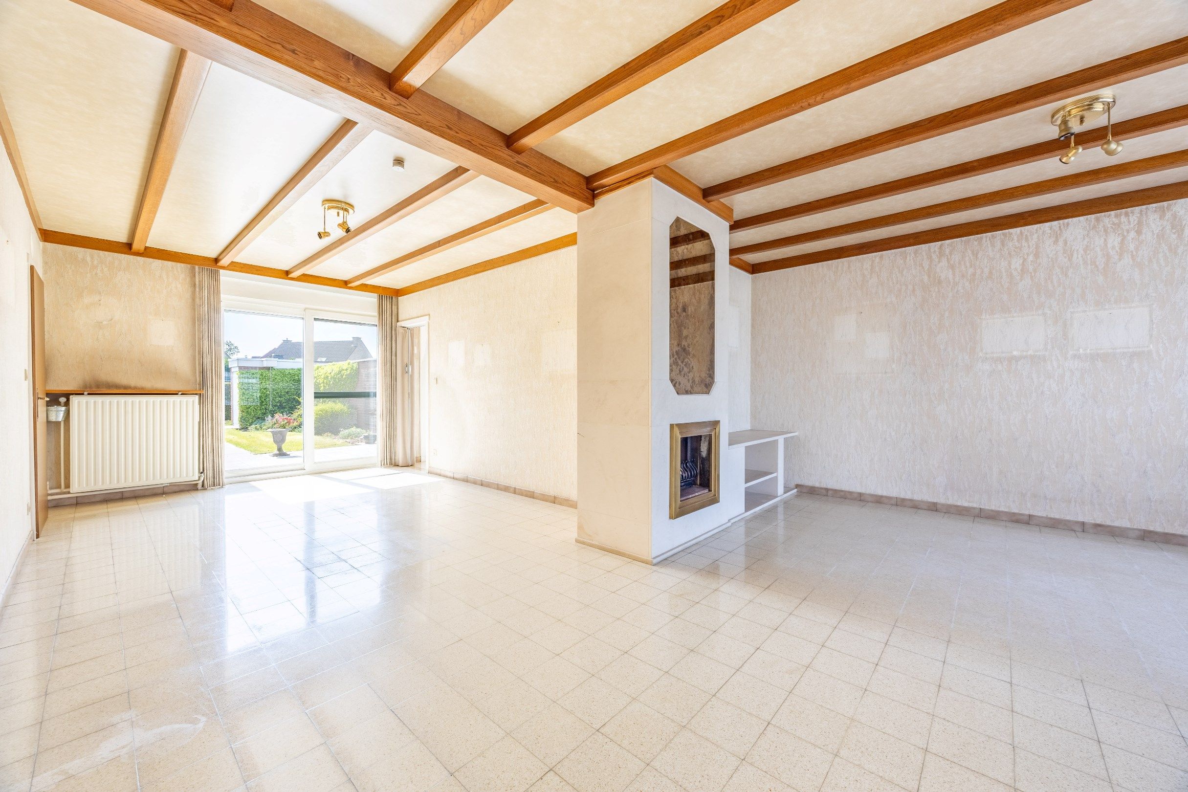 TRAPLOZE WONING MET GARAGE foto 3