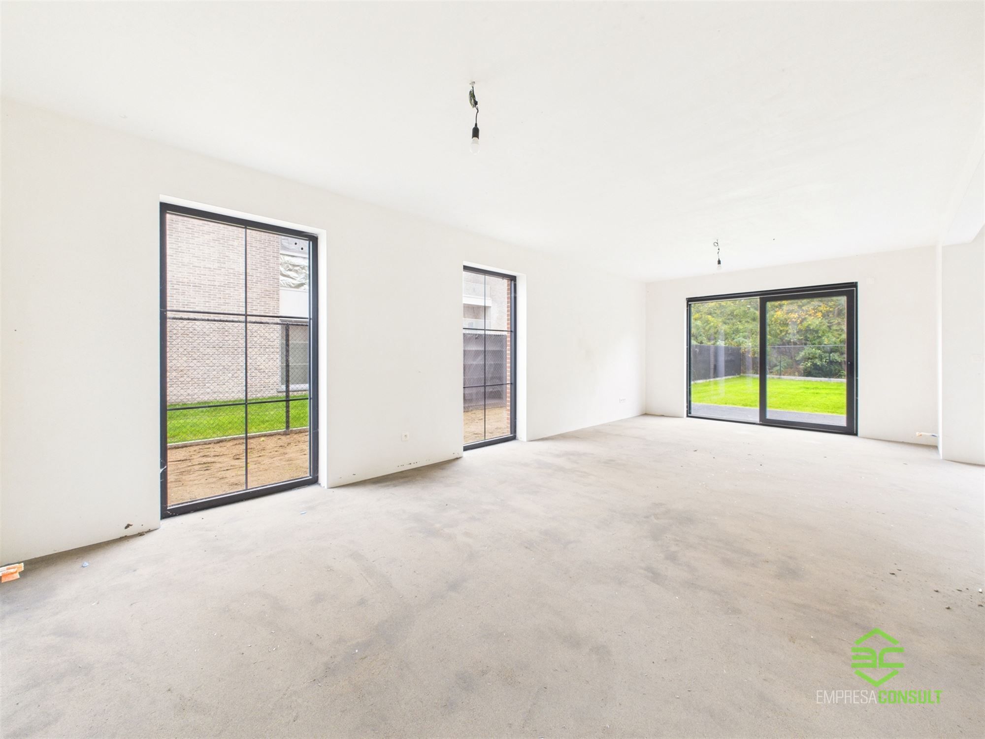 Afgewerkte nieuwbouw met 5 slpk en 2 badk onder registratie! foto 4