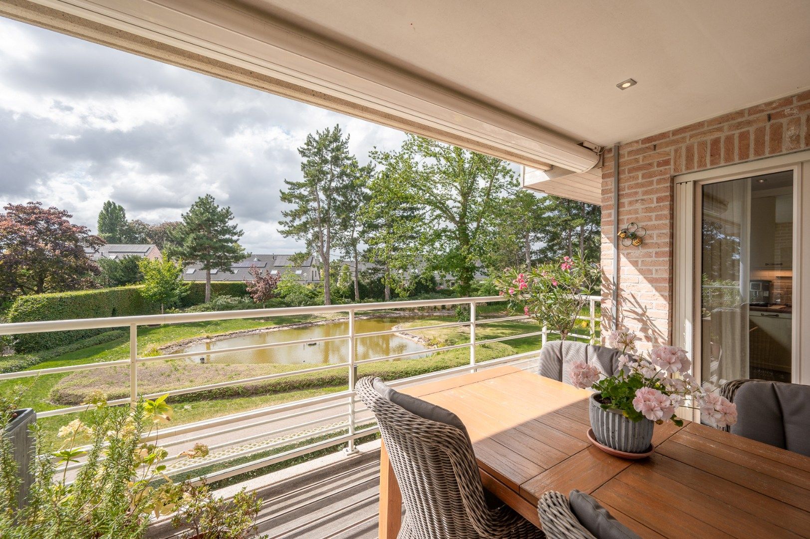 Subliem gelegen appartement met mooi terras! foto 8