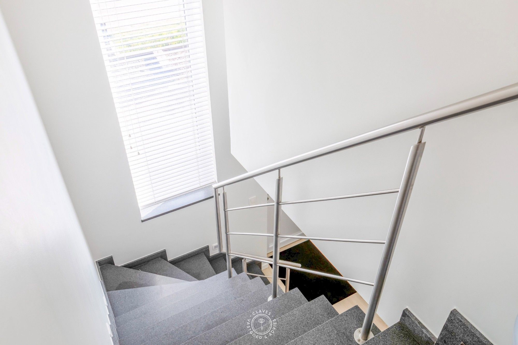 Instapklaar genieten in een moderne woning met tuin en zwembad foto 17