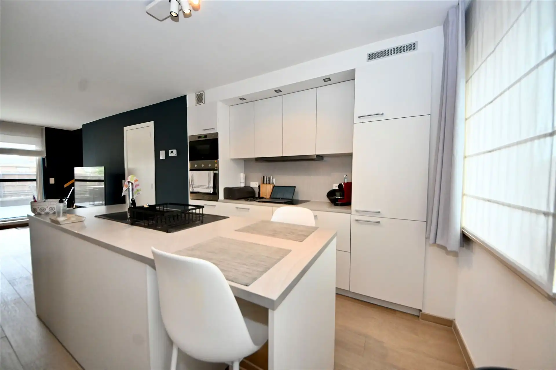 Duplex appartement met 2 slaapkamers, garage en terras. foto 6