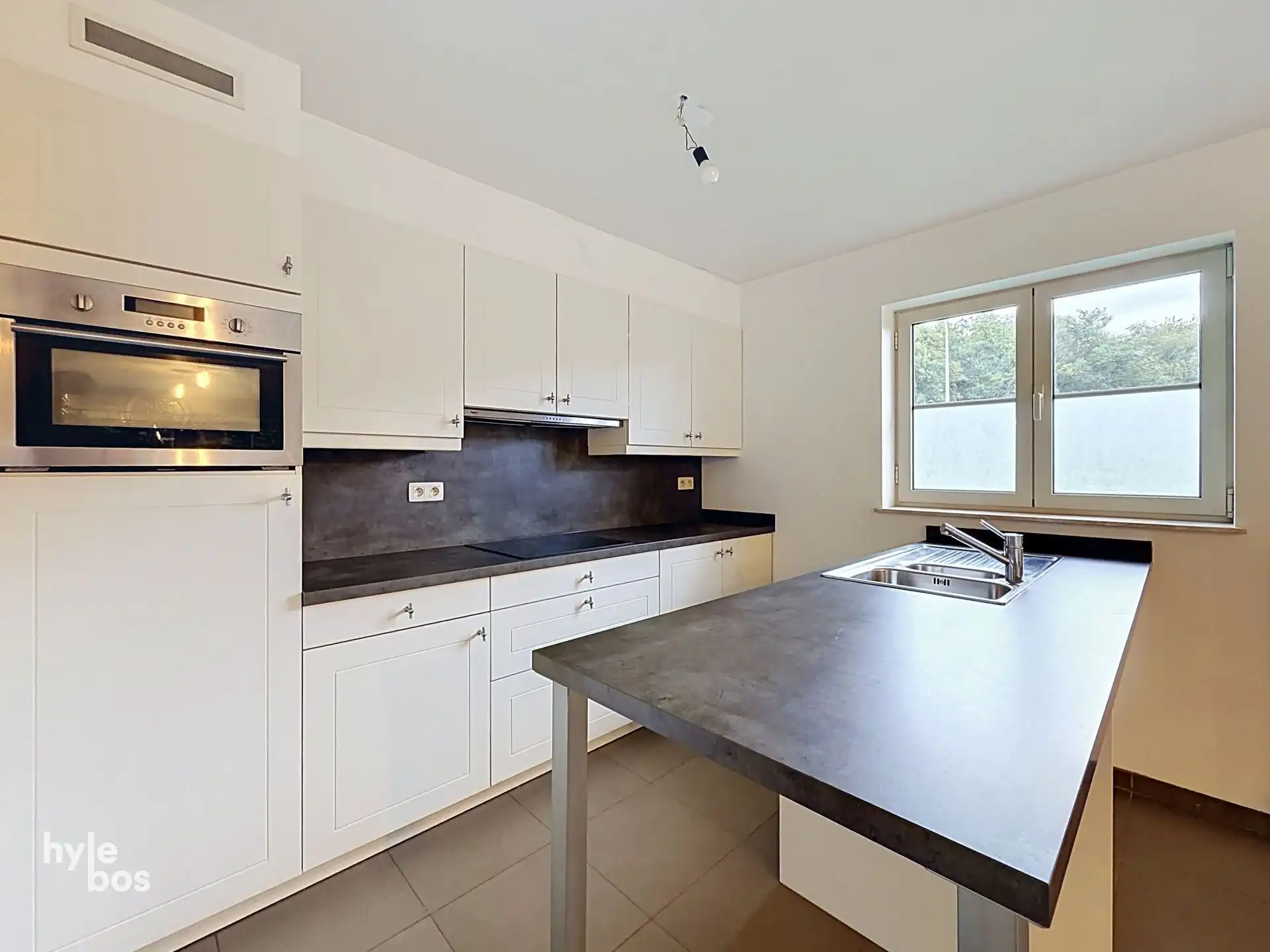 Aan de stadsrand gelegen gelijkvloers appartement foto 7
