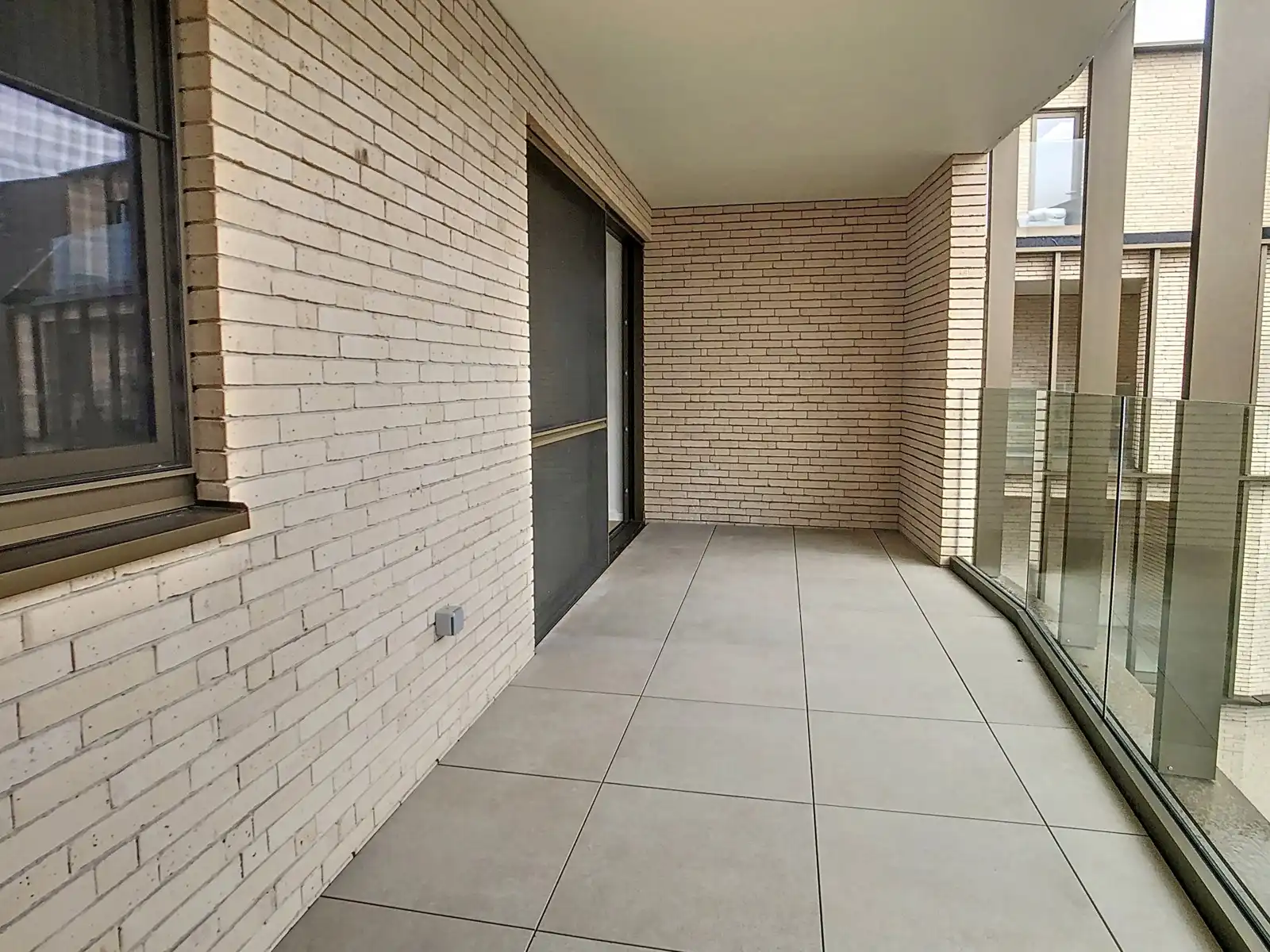 The Hallery: appartement met 2 slkmrs - terras - staanplaats foto 10