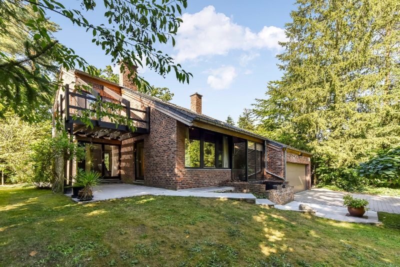 Zeer rustig gelegen villa van 245m² in moderne stijl op 14 are palende aan golfdomein foto {{pictureIndex}}