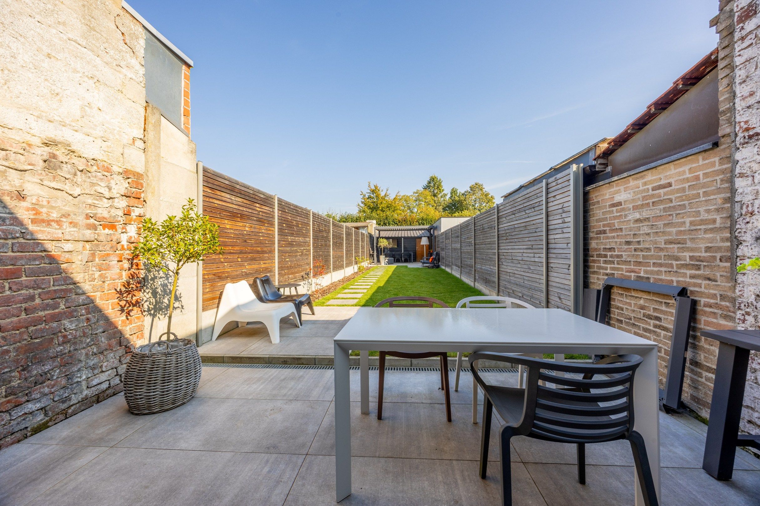 GERENOVEERDE WONING MET TUIN EN UITWEG foto 13