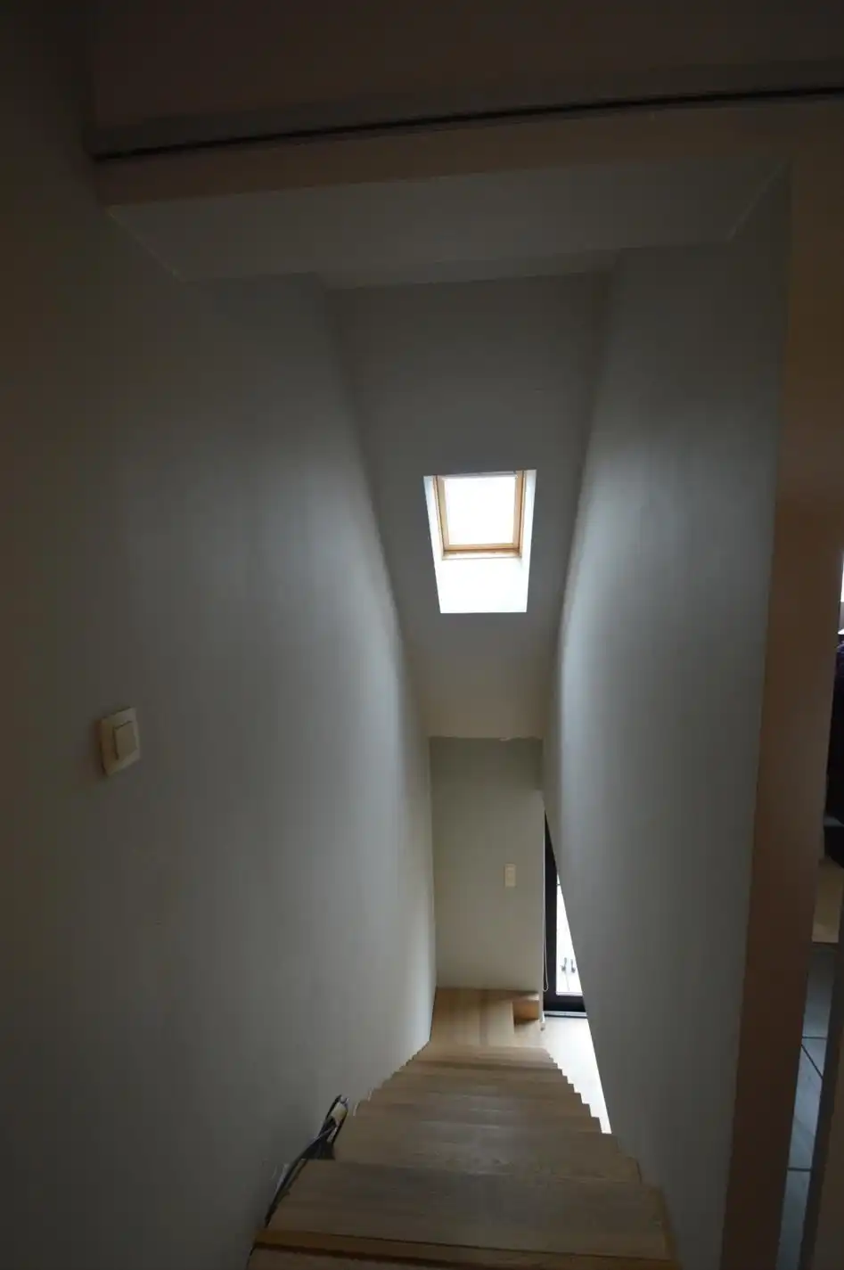 Knap duplex appartement op de 1ste en 2de verdieping met 1 grote en 1 kleine slaapkamers en 2 autostandplaatsen foto 12
