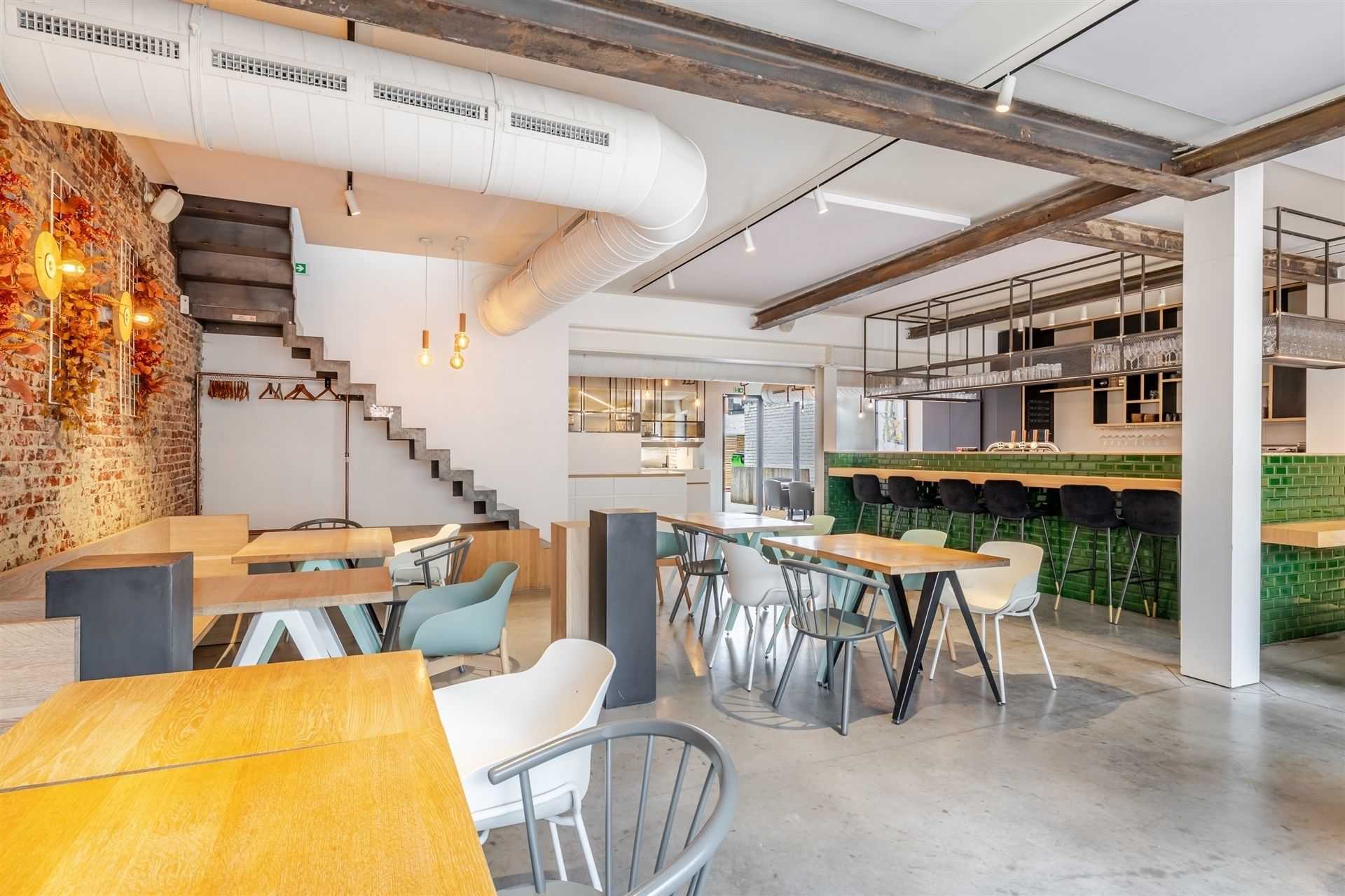 Instapklaar hoogwaardig restaurant inclusief inrichting en meubilair  foto 6