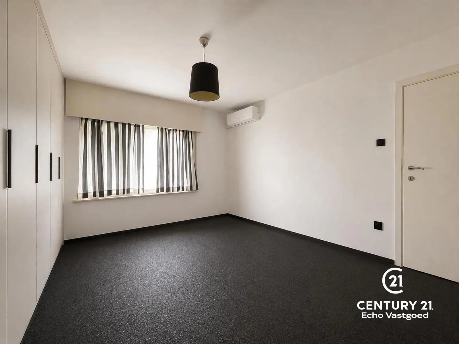 Centraal gelegen, gerenoveerde en instapklare woning foto 9
