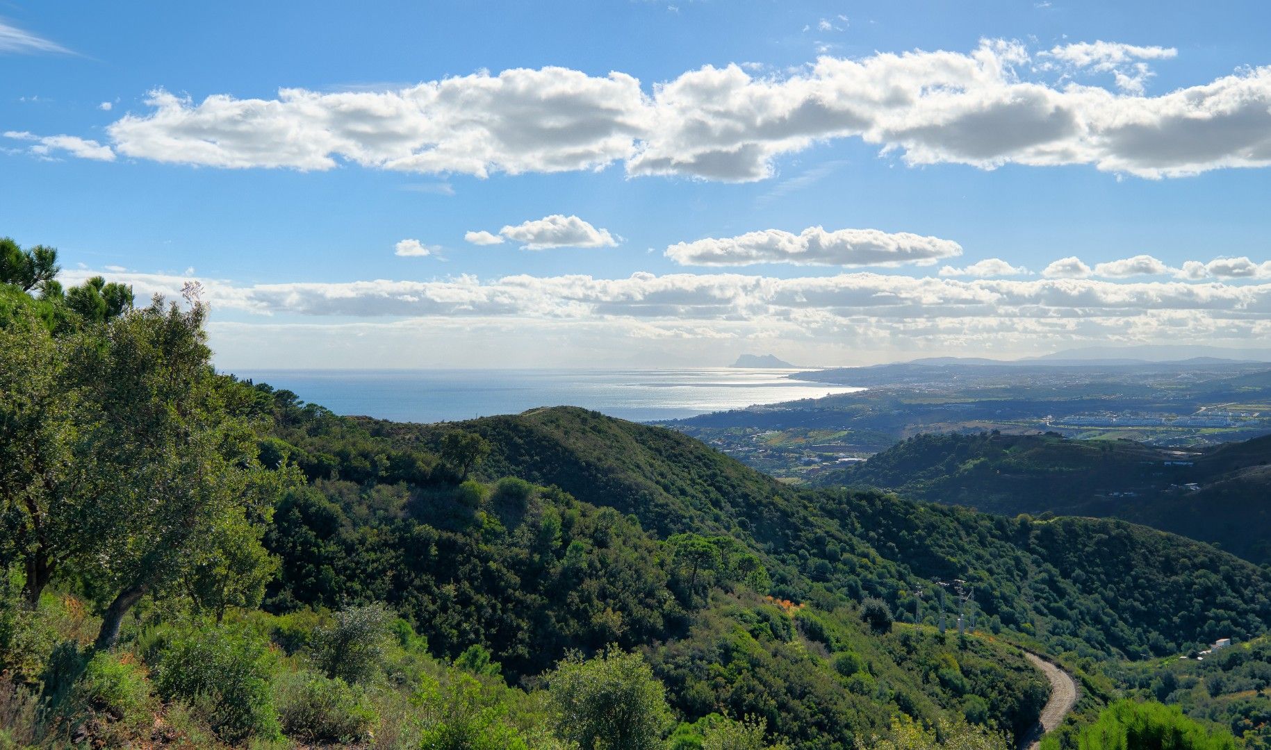 Finca dicht bij de Sierra Bermeja berg.  foto 43