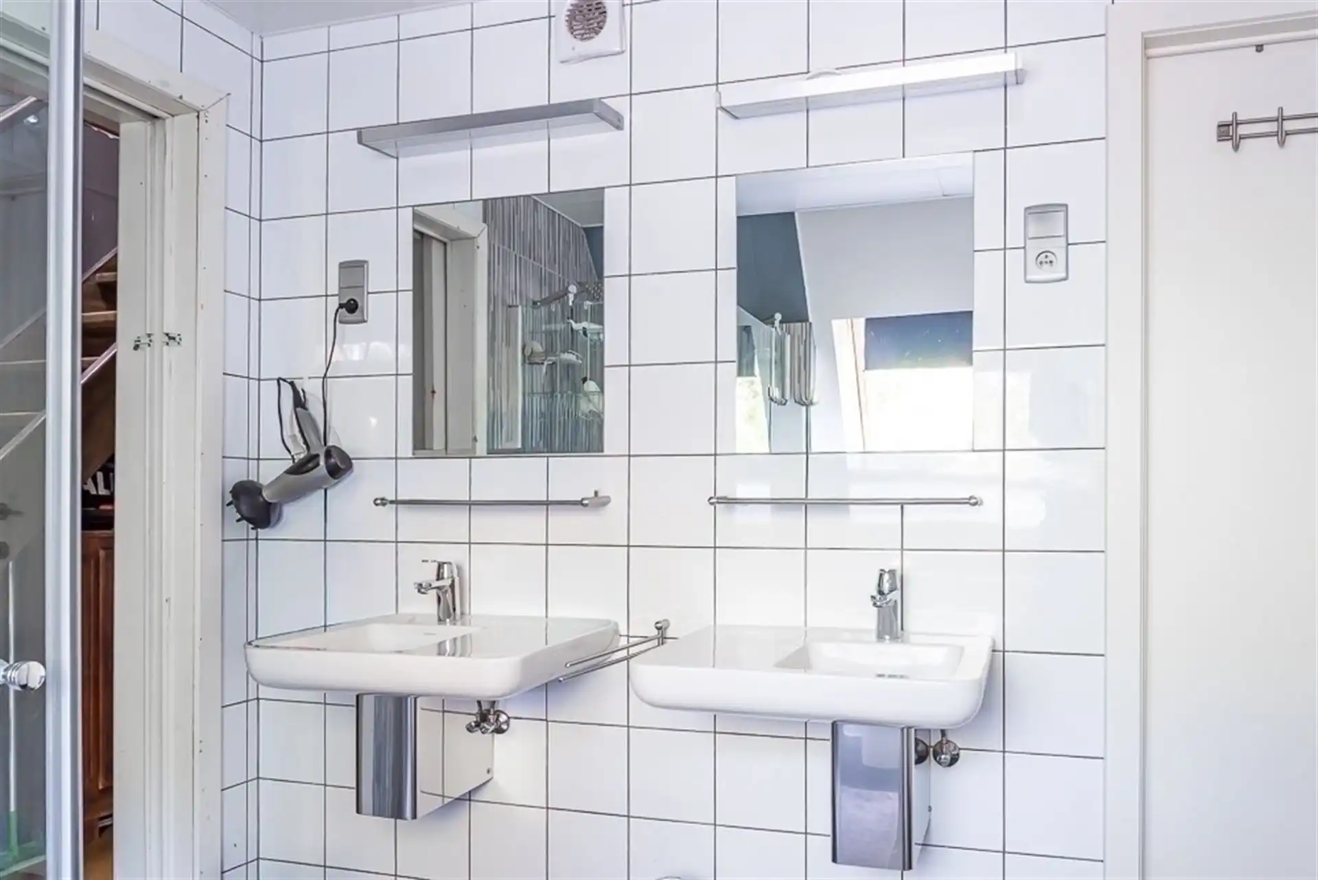 Karakteristiek handelshuis met ruime bovenwoning op toplocatie nabij Maasmechelen foto 47
