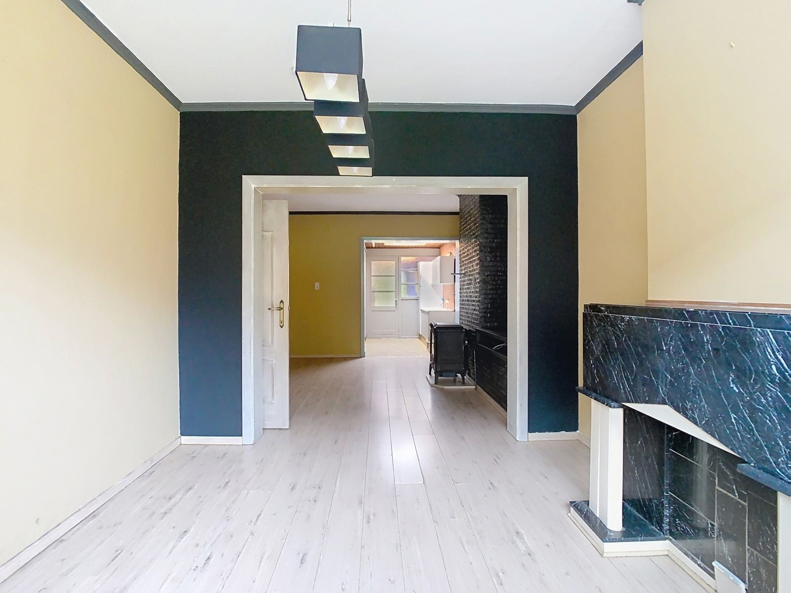Mooie stadswoning met 2 SLPK,tuin en optionele garage! foto 3