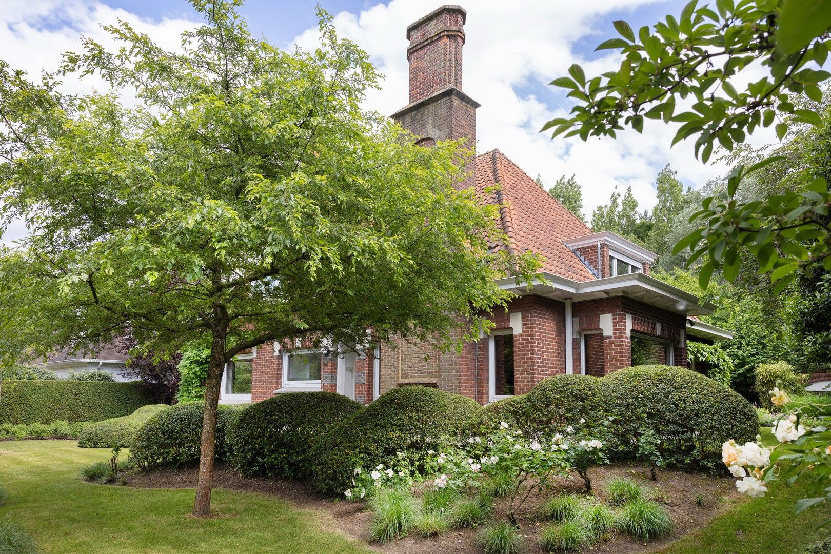 Statige villa met 5 slaapkamers en mooie, volwassen tuin. foto 12