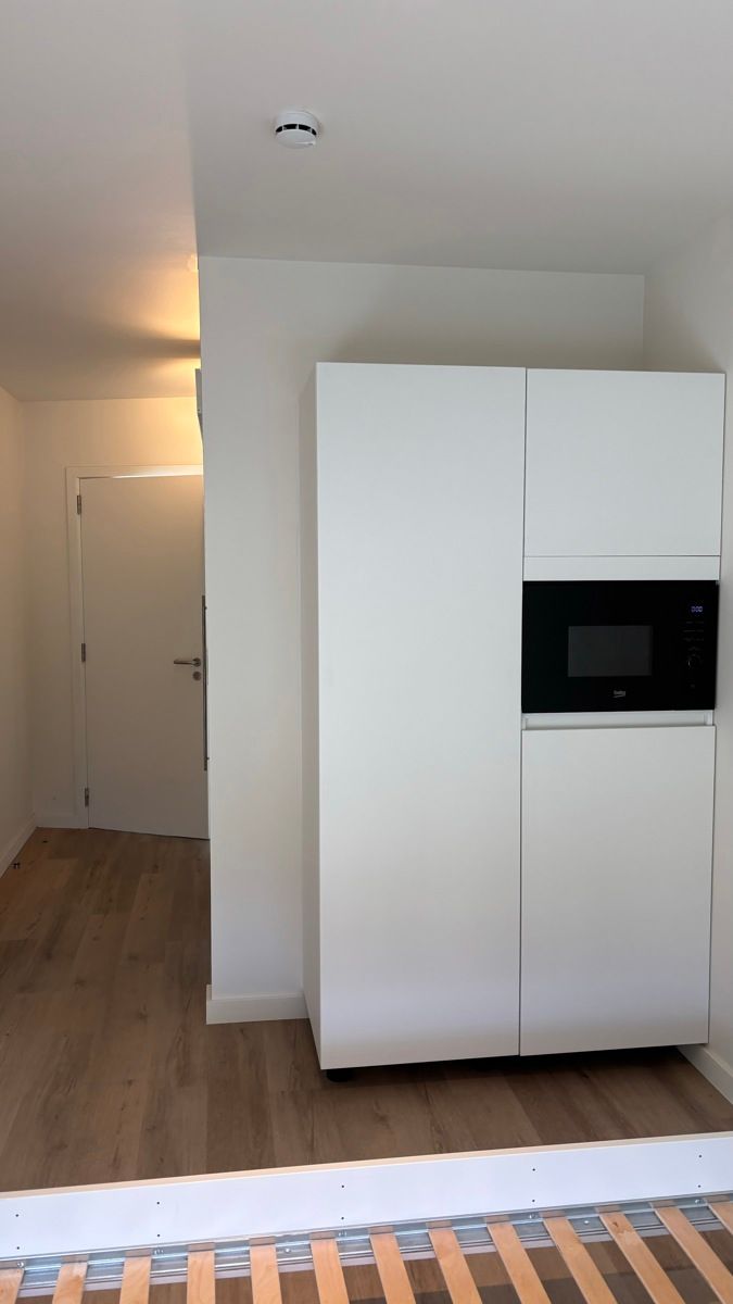 Gemeubelde studentenkamer met eigen sanitair  foto 3