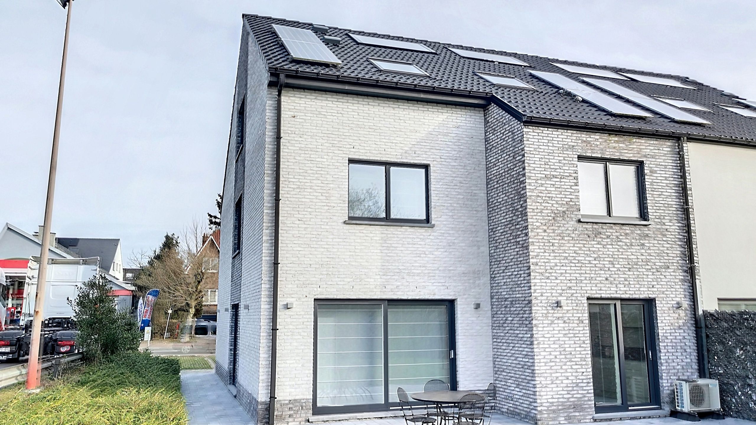 Energiezuinige drie-gevelwoning met mooie grond  foto 8