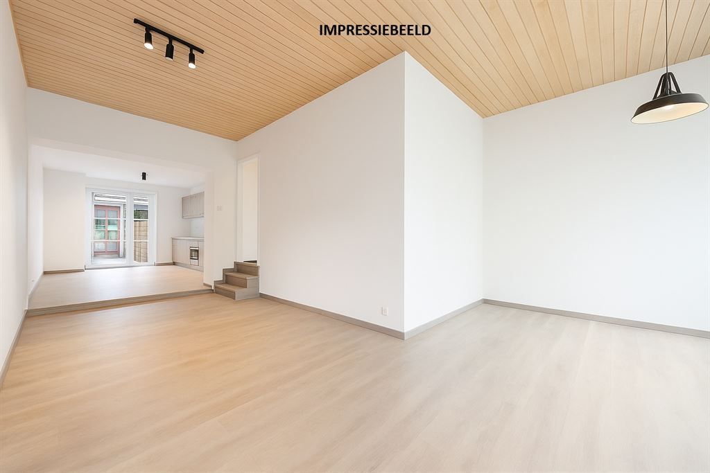 Te renoveren woning in rustige, gegeerde wijk foto 2