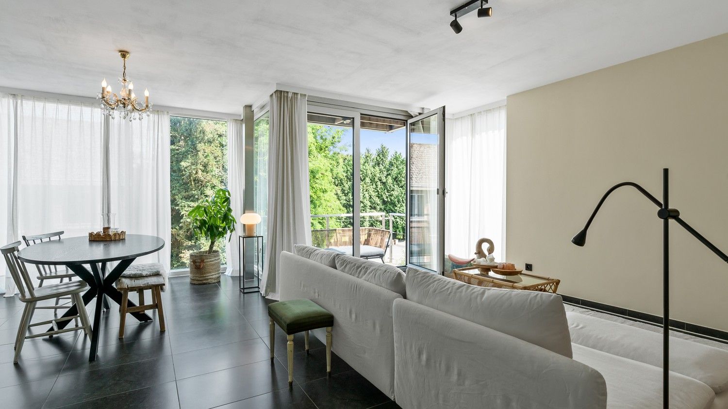 Appartement met 2 slaapkamers, kelder en parkeerplaats foto 3