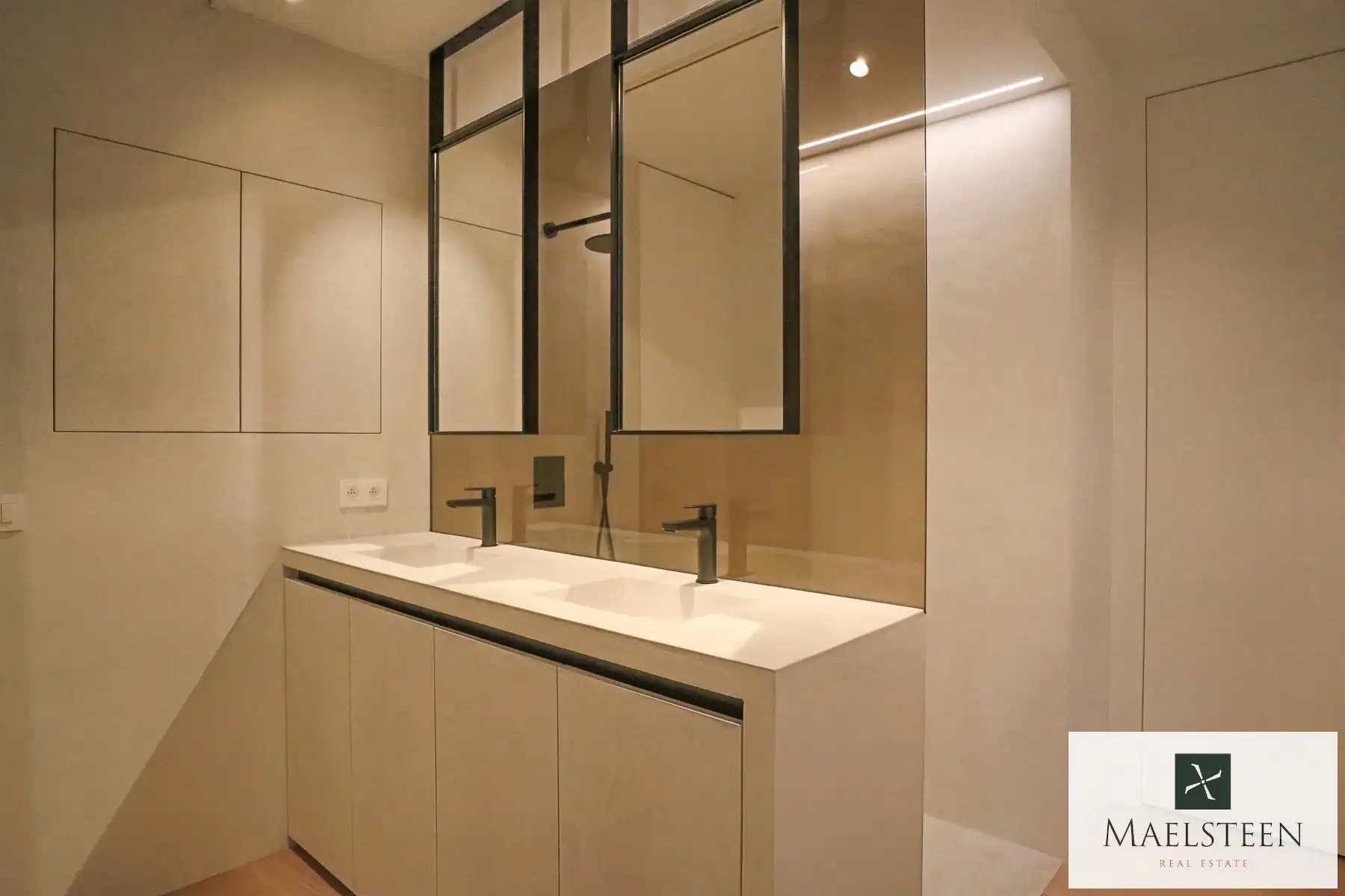 Centraal gelegen, gerenoveerd appartement te Knokke foto 11