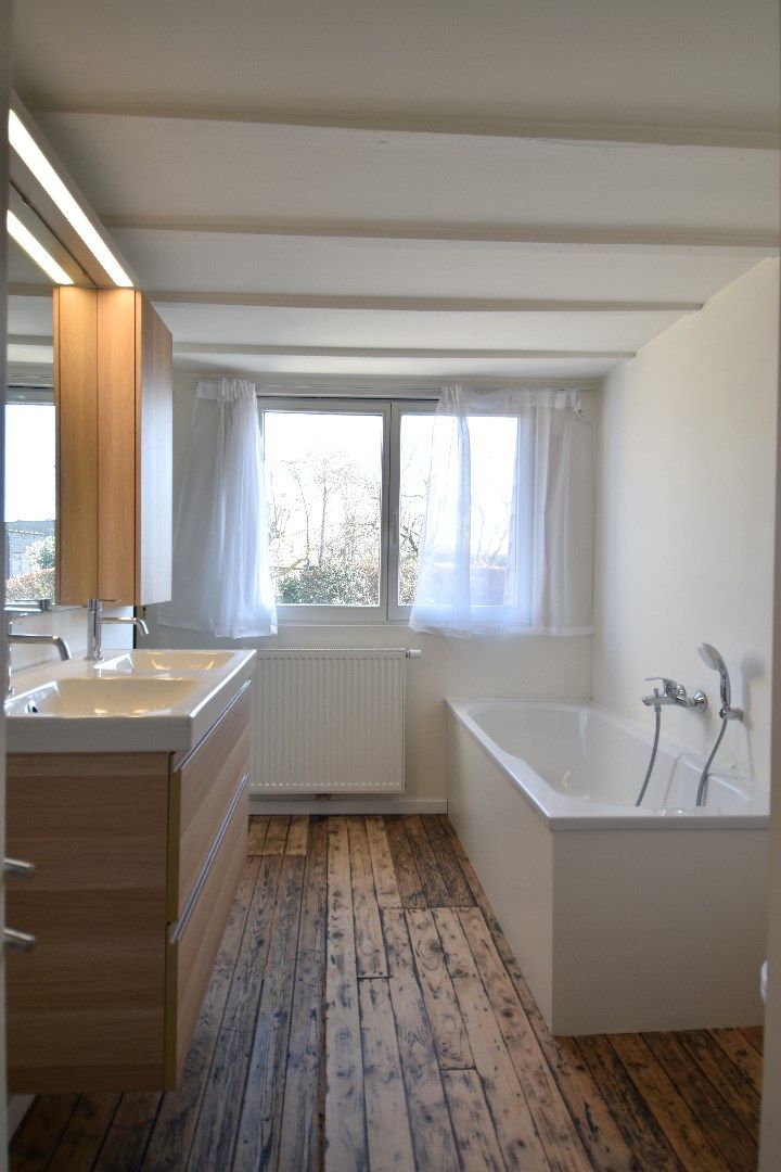 Energiezuinige (label B!) gezinswoning met praktijkruimte, 3 slaapkamers en tuin te koop in hartje Bellegem foto 6
