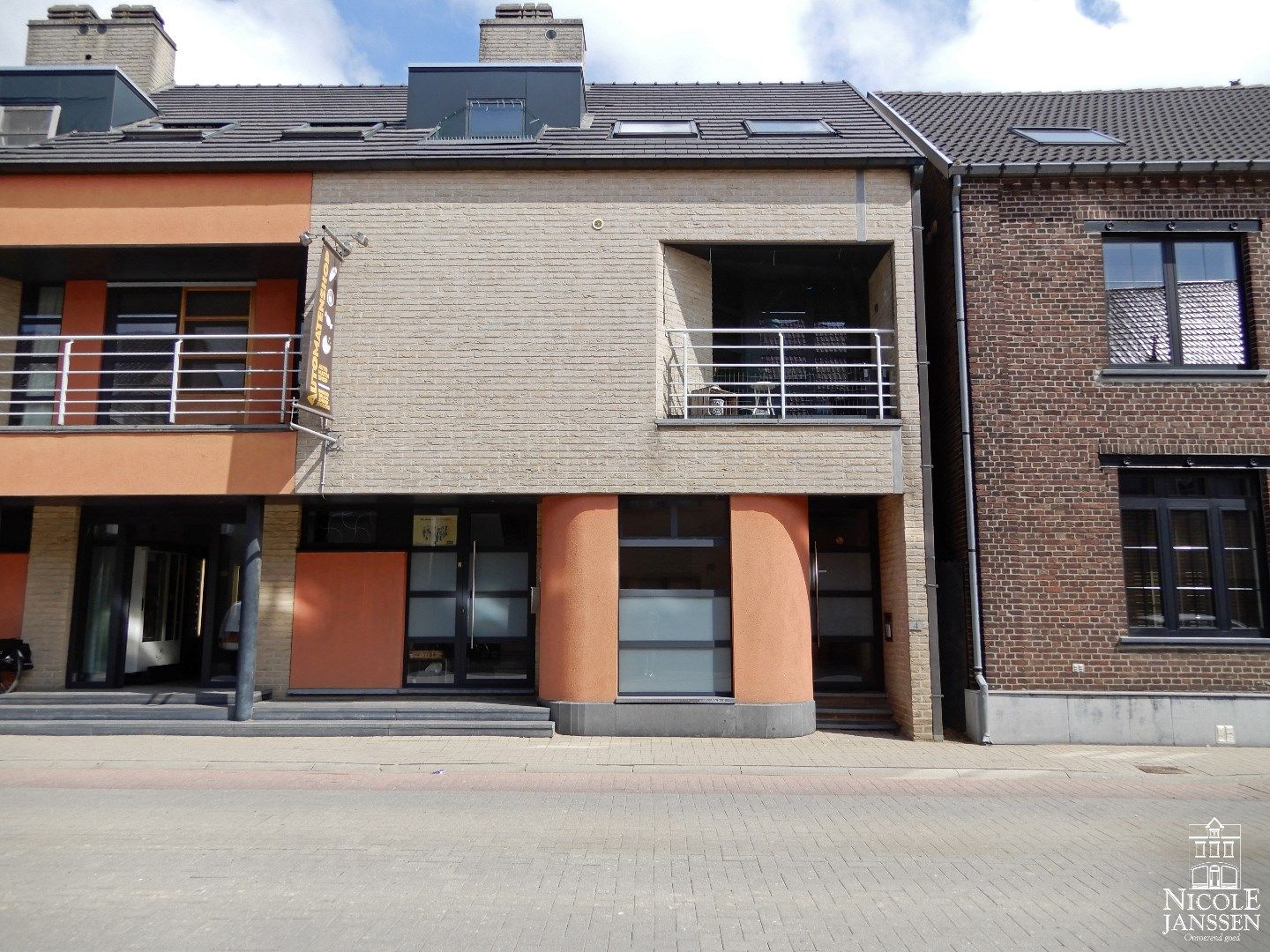 Commercieel pand op goedbereikbare locatie in Rotem foto {{pictureIndex}}