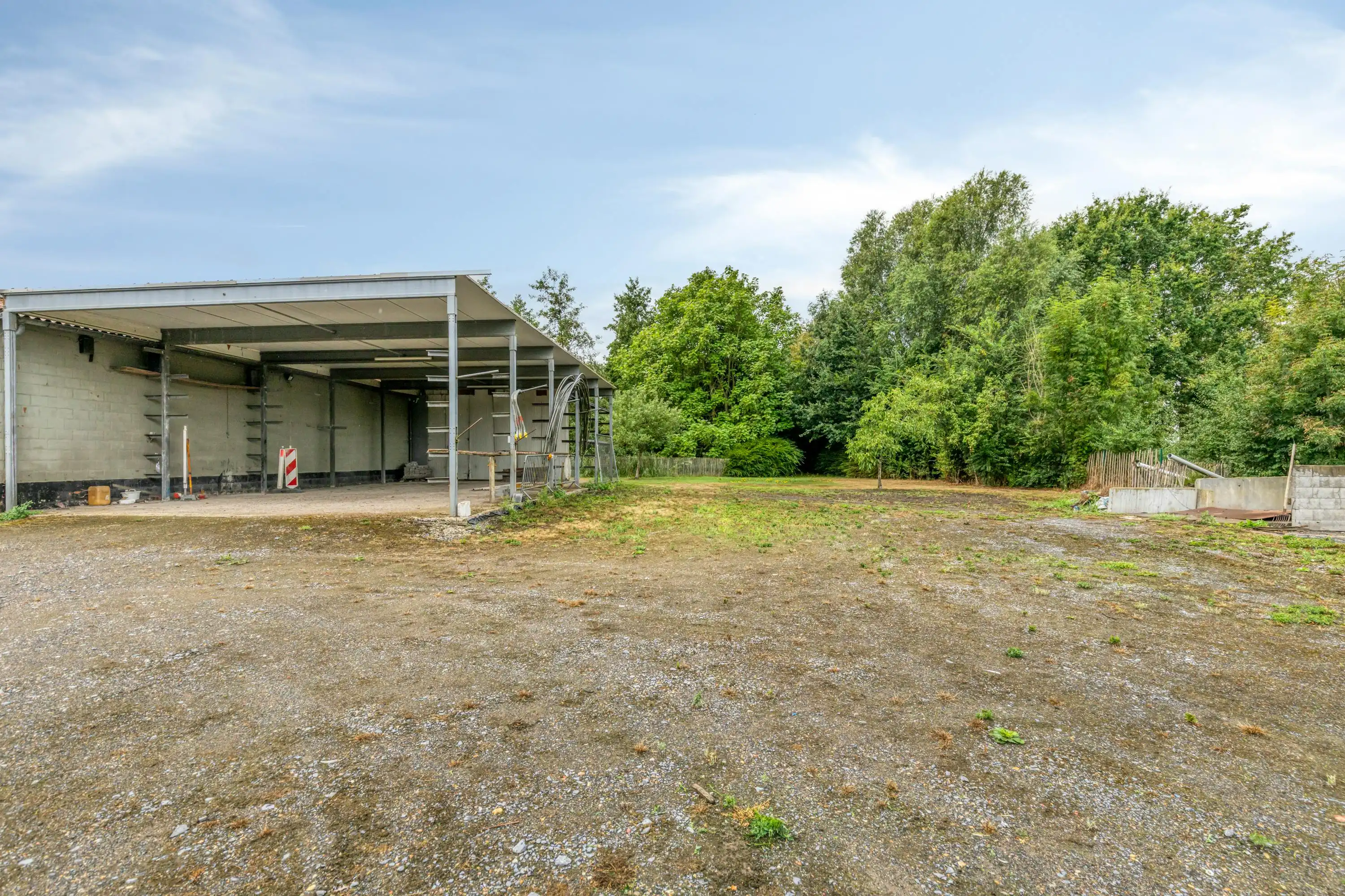 Huis met magazijn op een rustige locatie in Zwevezele foto 22