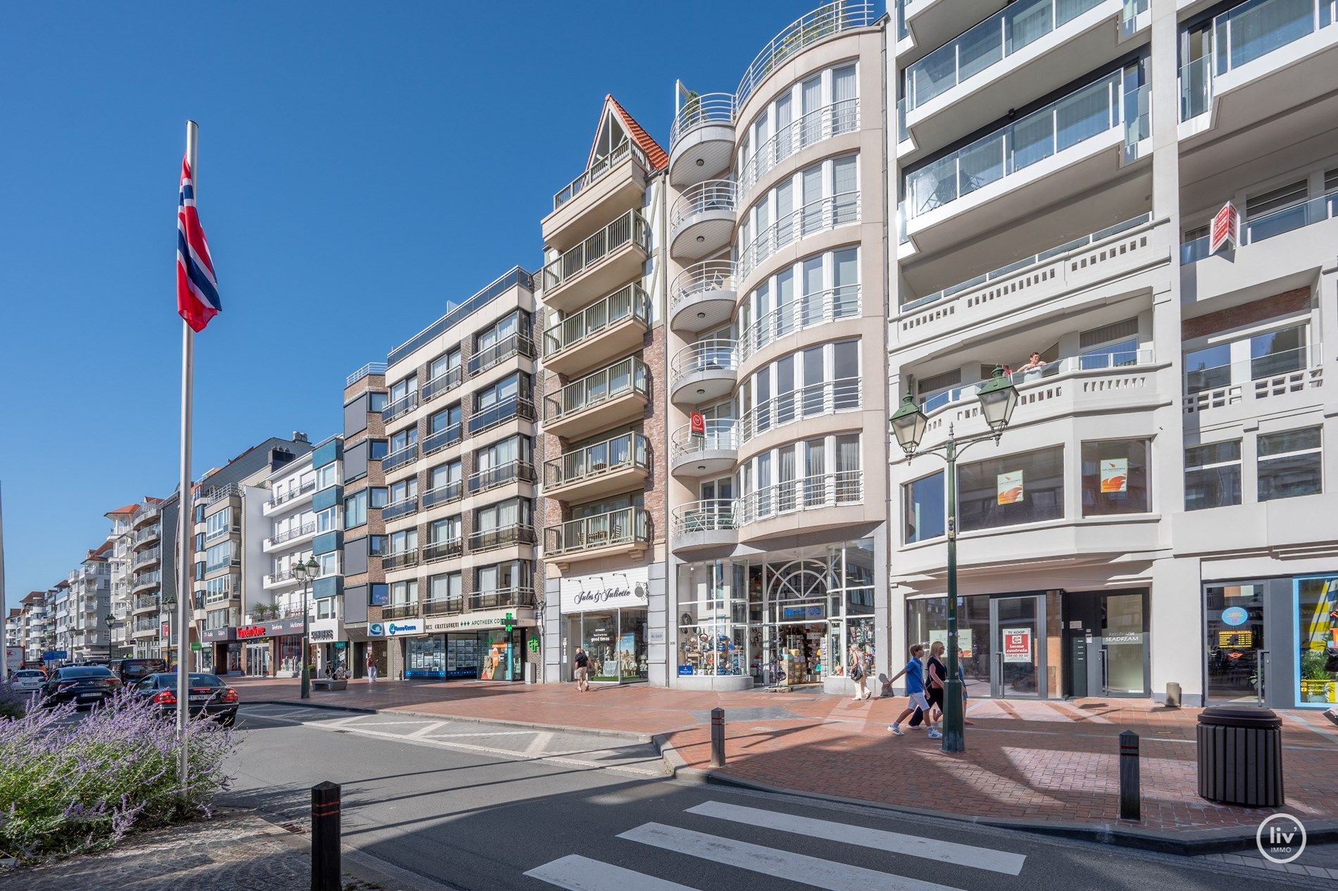 Ongemeubeld - Aangenaam en ruim appartement met drie slaapkamers gelegen in de Lippenslaan te Knokke ( met mog. tot het huren van een inpandige garage).  foto 7