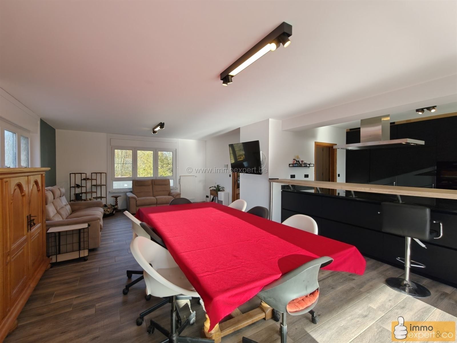 DILBEEK: Ruime gerenoveerde gezinswoning met 5 slpks en 2 badkamers foto 9