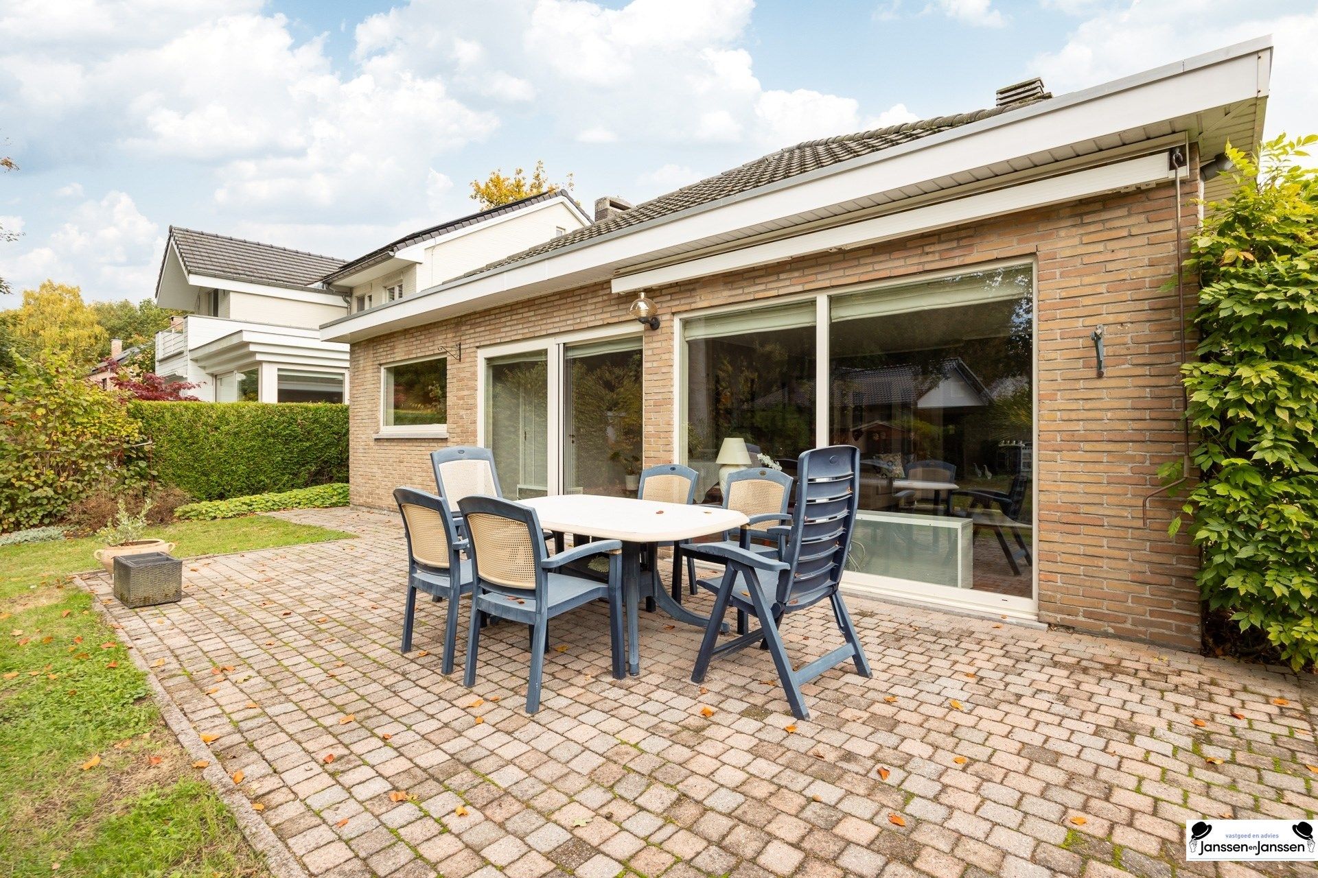 Verrassend ruime villa met ZW-gerichte tuin!  foto 18