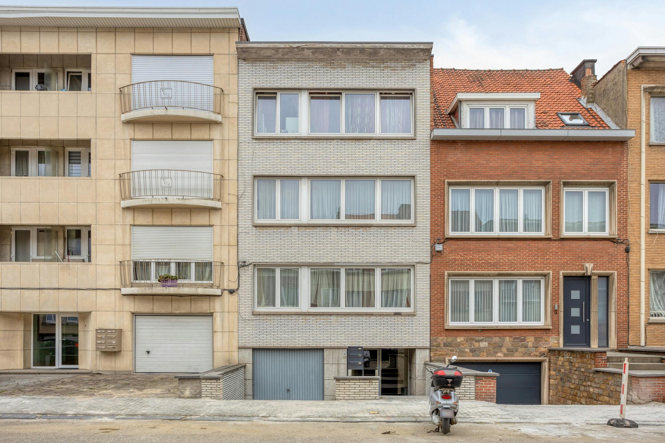 Opbrengsteigendom te koop in Strombeek-Bever foto {{pictureIndex}}