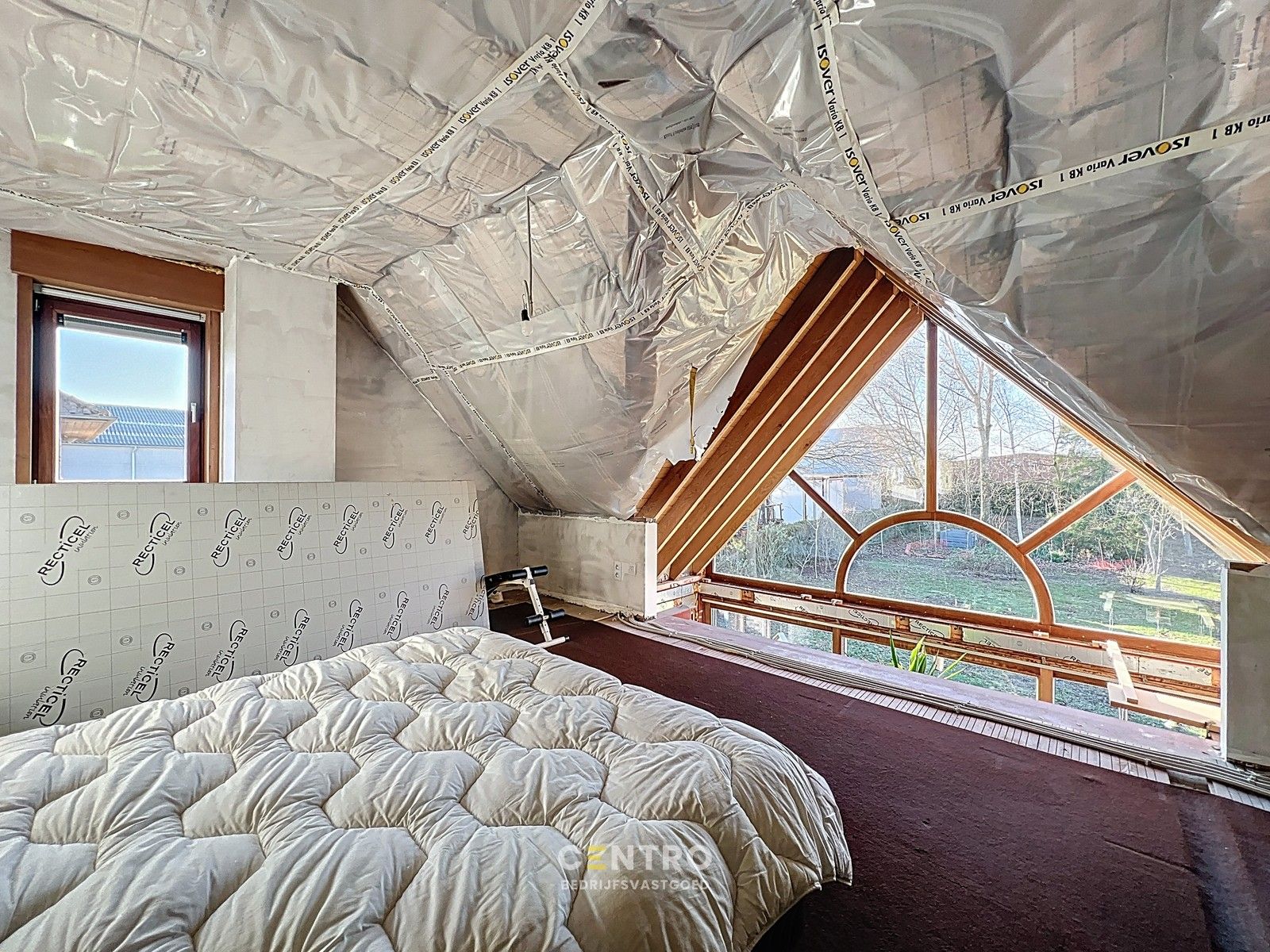 Zeldzame opportuniteit: LOODS/ATELIER 516 m² + ruime ALLEENSTAANDE woning 250 m² op rustig bedrijventerrein vlakbij Roeselare (EPC: A) ! foto 25