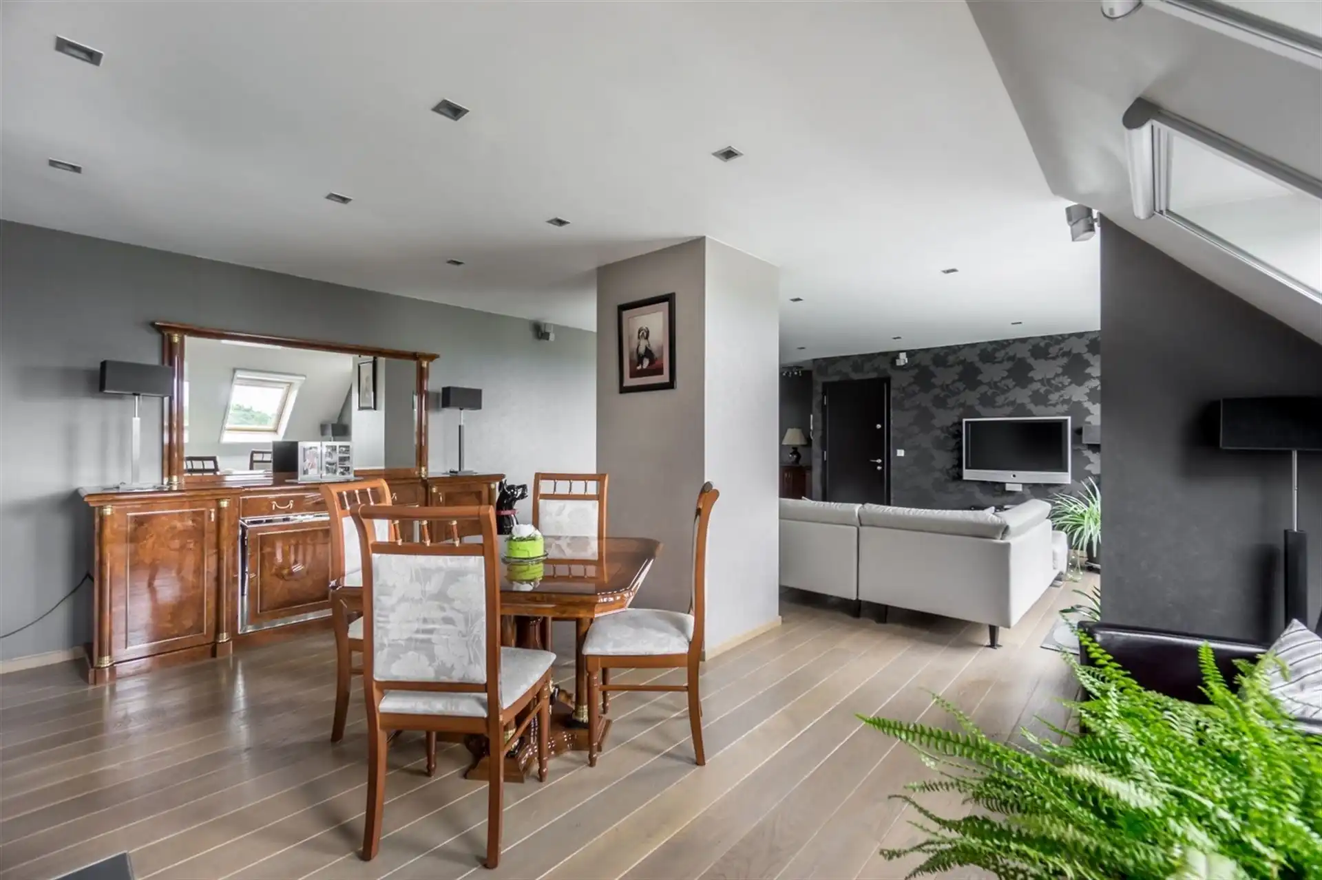 Lichtrijk dakappartement met 2 slpks, terras en garage (+€29.000) foto 6