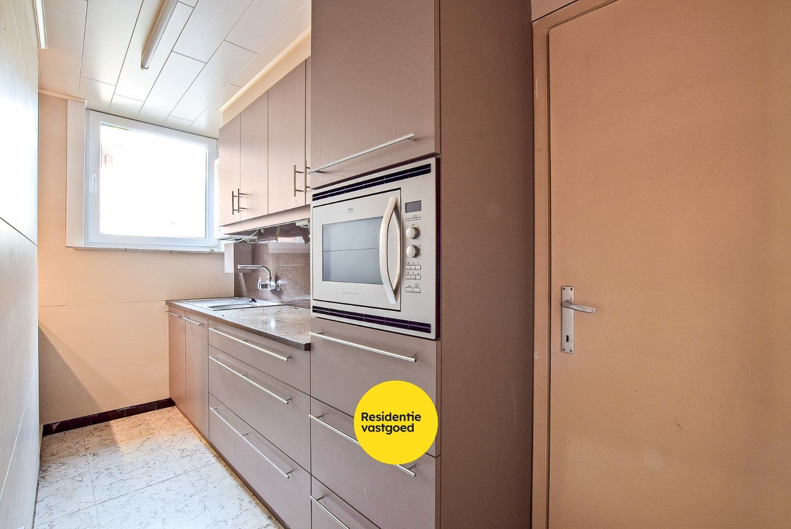 Ruime gezinswoning met 3 slaapkamers, grote tuin en garage.  foto 15