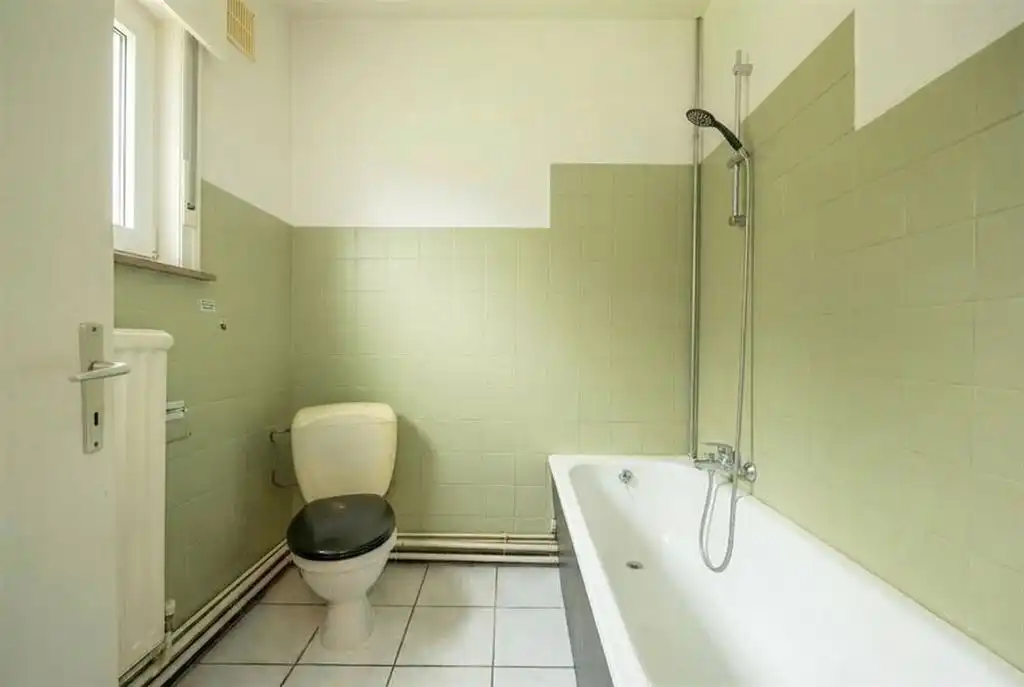 Te renoveren woning in groene omgeving foto 7