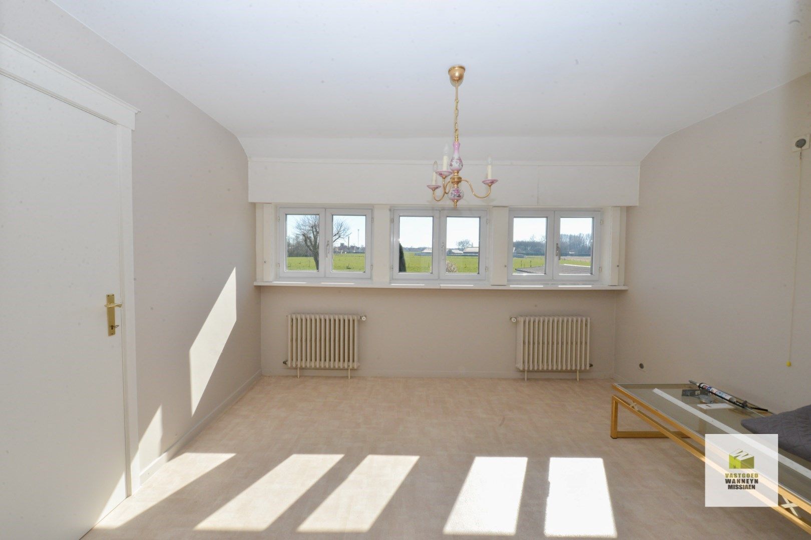 Verzorgde villa met 4slpk, zuidgerichte tuin en garage op 1.360m2 aan de rand van de Lakebossen foto 18
