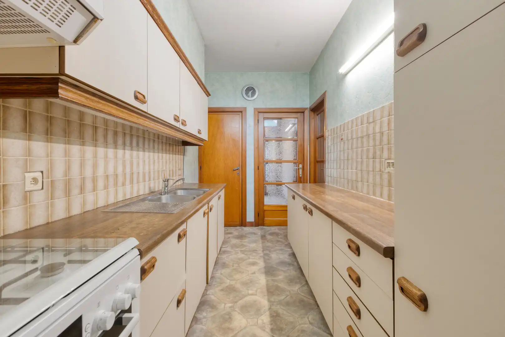 Te renoveren woning met 3 slaapkamers en ruime tuin op 1.065 m² te OLV Olen !  foto 6