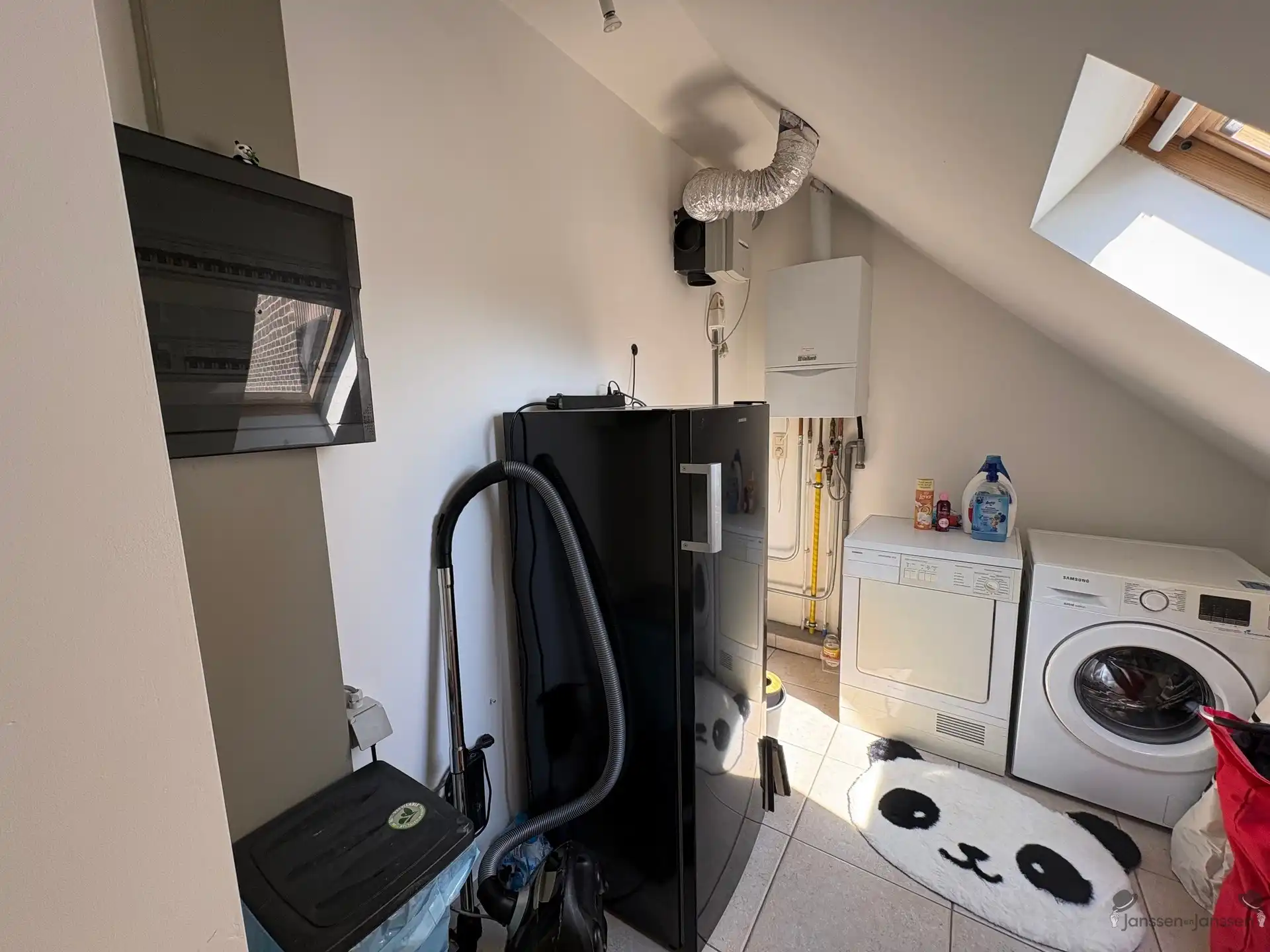 Ruim duplex appartement met terras en ondergrondse staanplaats te huur in Leopoldsburg  foto 9