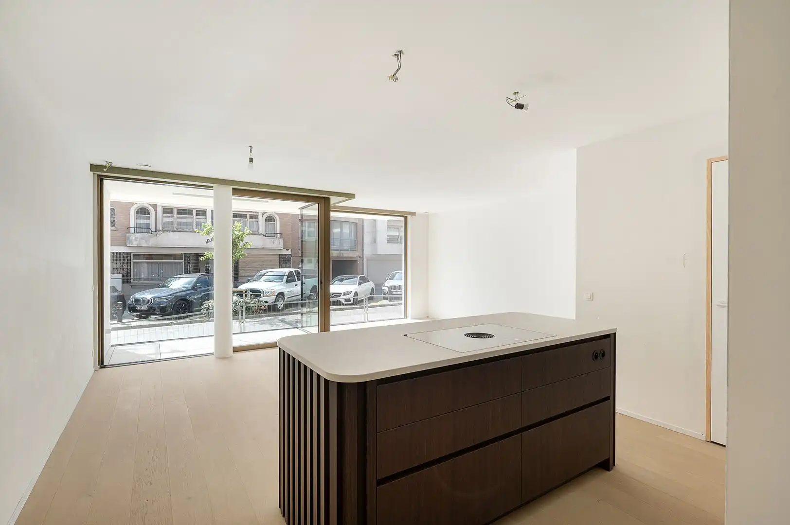 Prachtig nieuwbouwappartement met 2 slaapkamers gelegen op de gelijkvloerse verdieping. foto 4