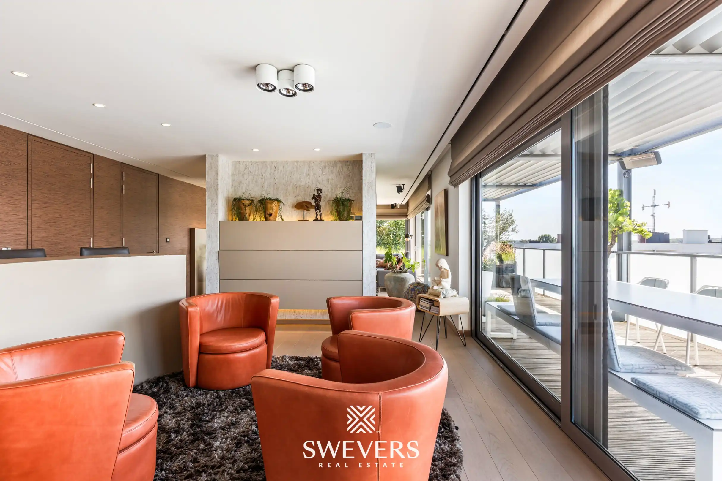 Exclusief penthouse met veel lichtinval en ruim panoramisch terras met prachtig ver uitzicht in centrum Genk foto 7
