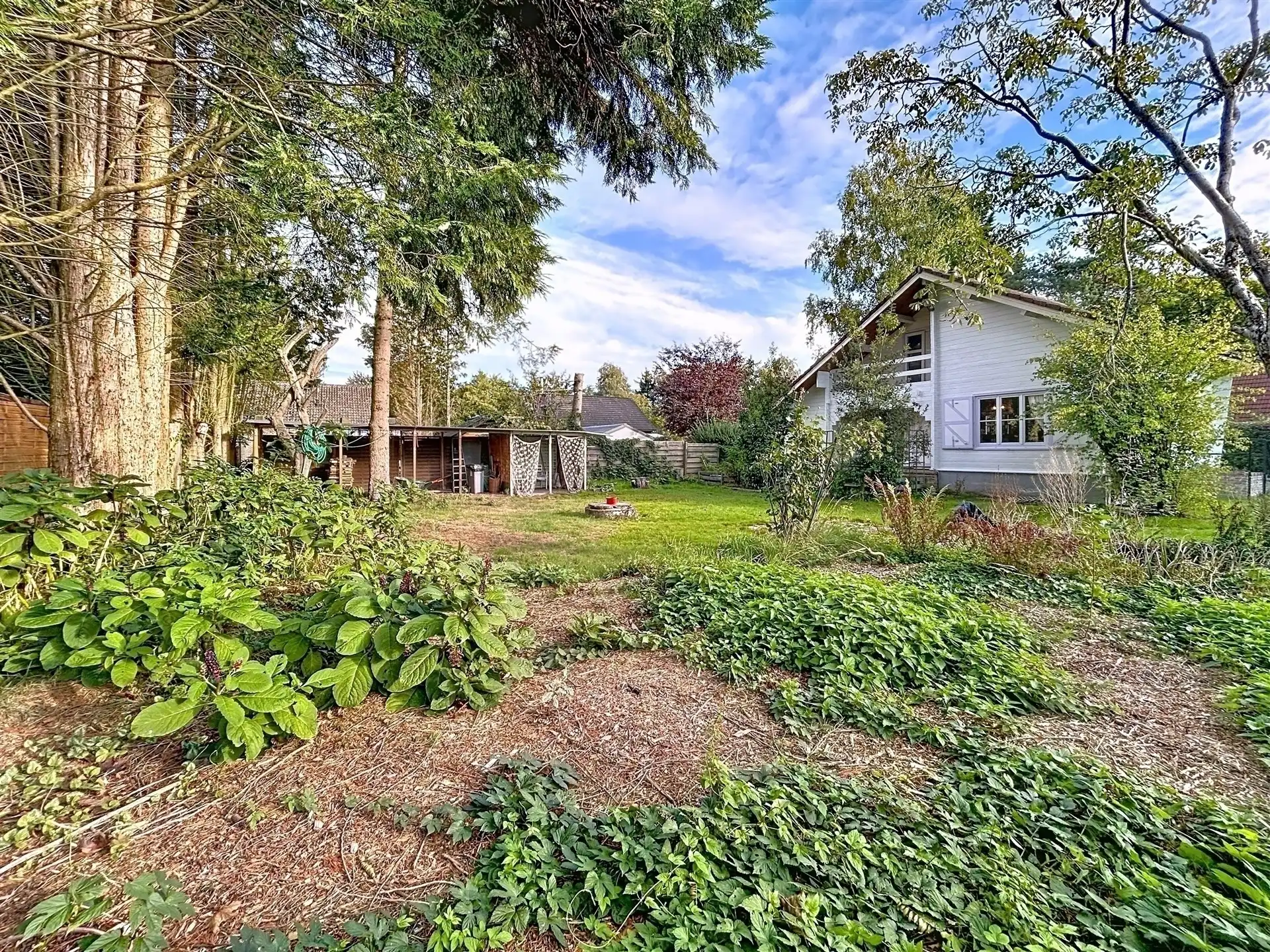 Instapklare vakantiewoning met garage op perceel van 938 m² foto {{pictureIndex}}