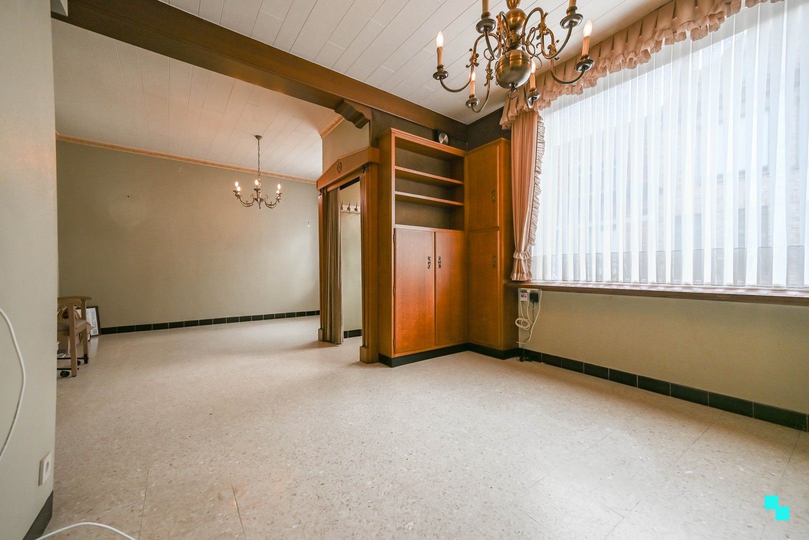 Knusse rijwoning nabij centrum Izegem foto 4