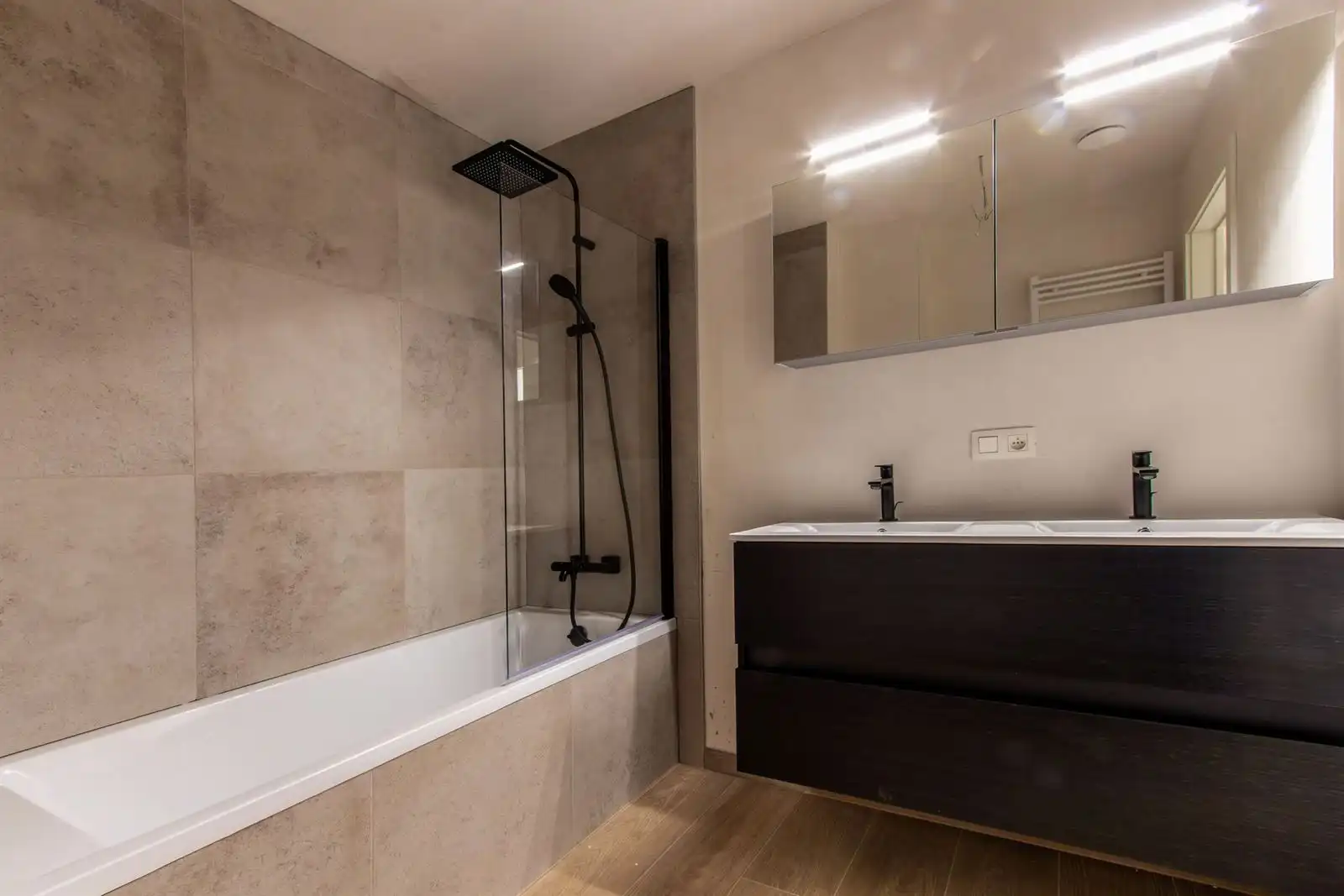 BEZOEKMOMENT  NU ZATERDAG  23/5 tsn 9u en 11 -- 3-slaapkamer appartement van 139m² met terras van 10 m² foto 8