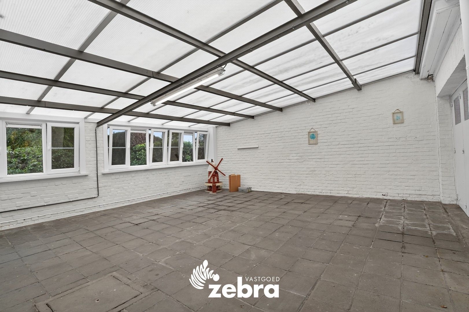 Gerenoveerde woning met 3 slaapkamers en uitweg te Roeselare! foto 11