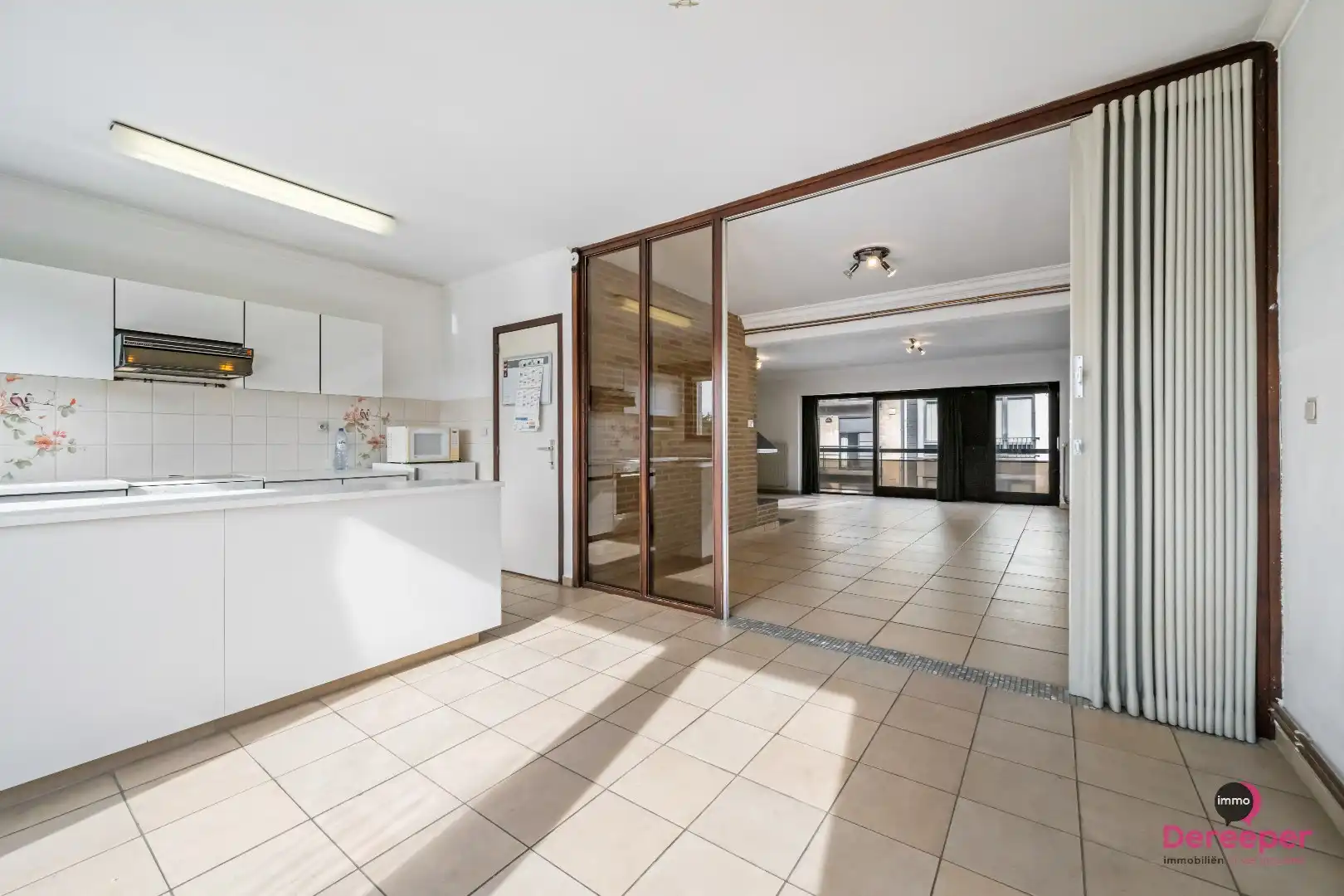 Ruim en licht appartement met 3 slaapkamers – ideaal voor gezinnen of investeerders foto 5