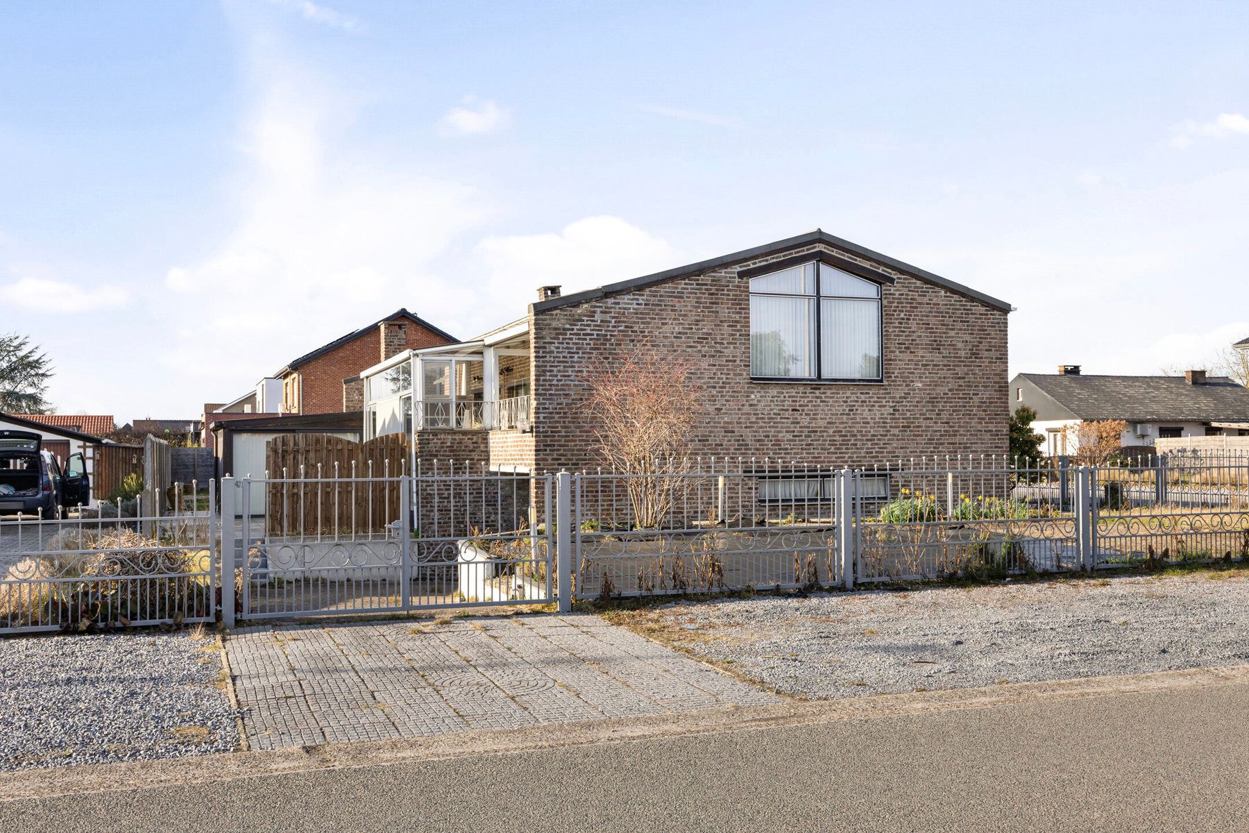 Ruime hoekwoning in Houthalen-Oost met enorm potentieel! foto 8