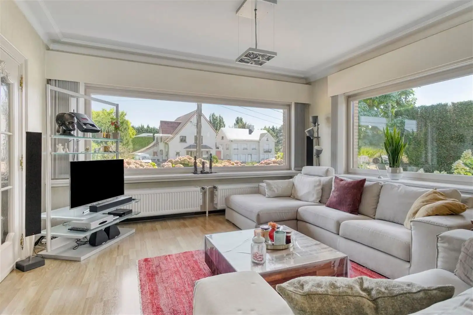 Verzorgde woning met zwembad. foto 4