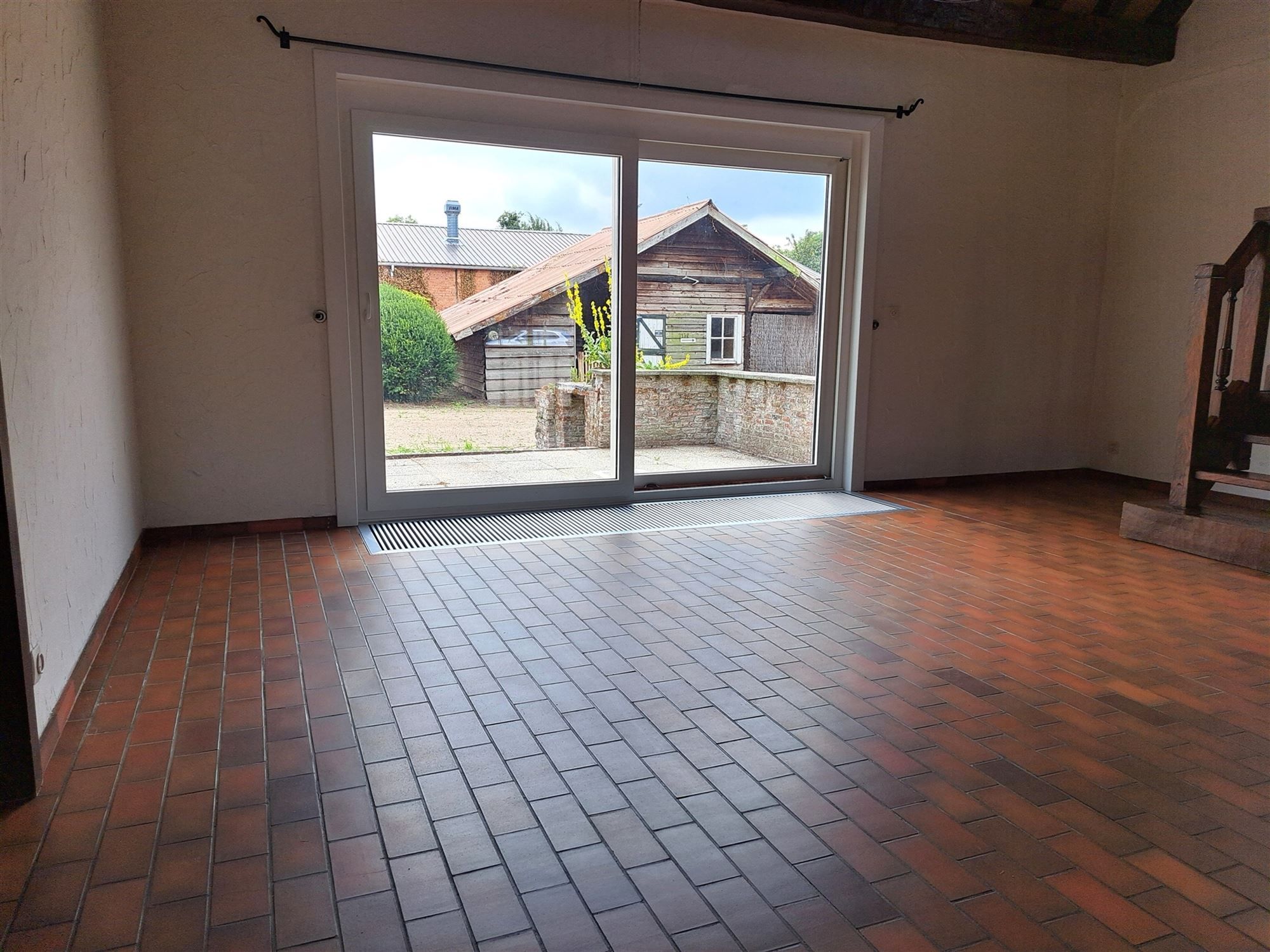Rustiek landhuis met 3 slaapkamers, garage en grote tuin.  foto 5