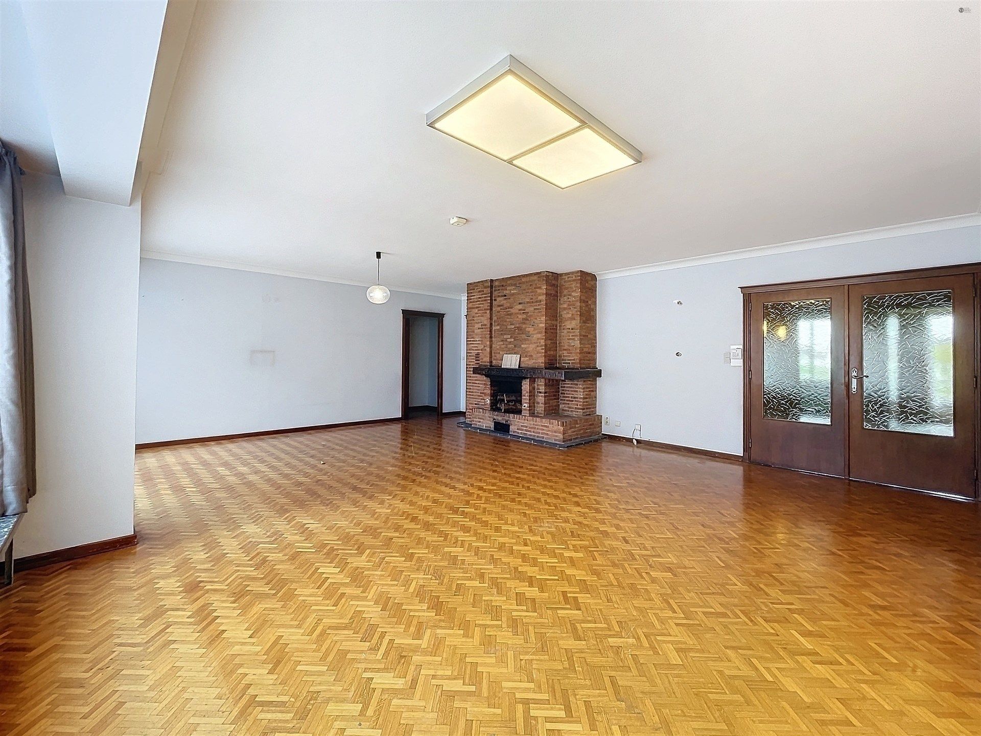 Ruim appartement met 4 slaapkamers en terras in Sint-Niklaas foto 4