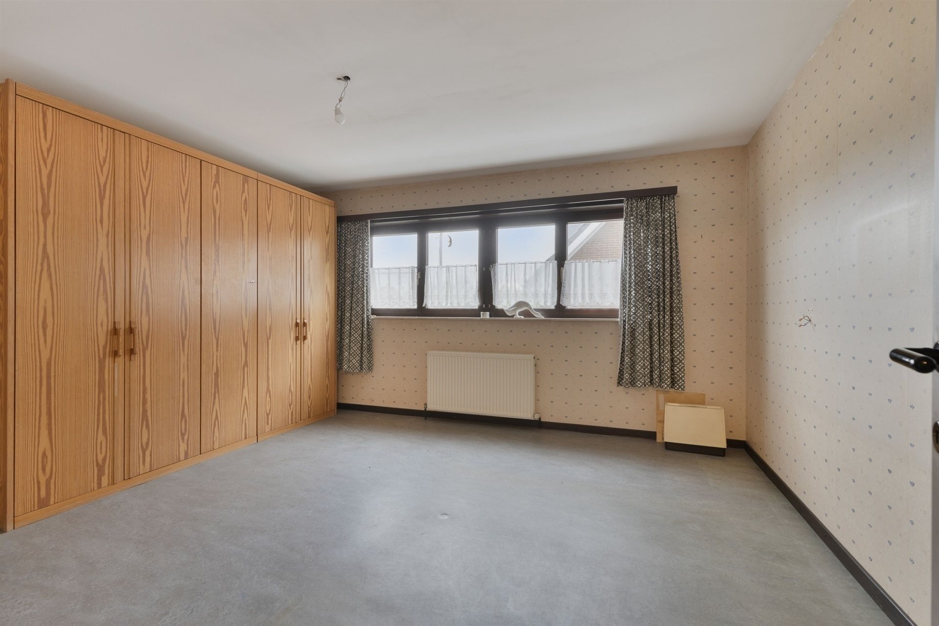Ruime woning met 5 kamers en 2 badkamers foto 13
