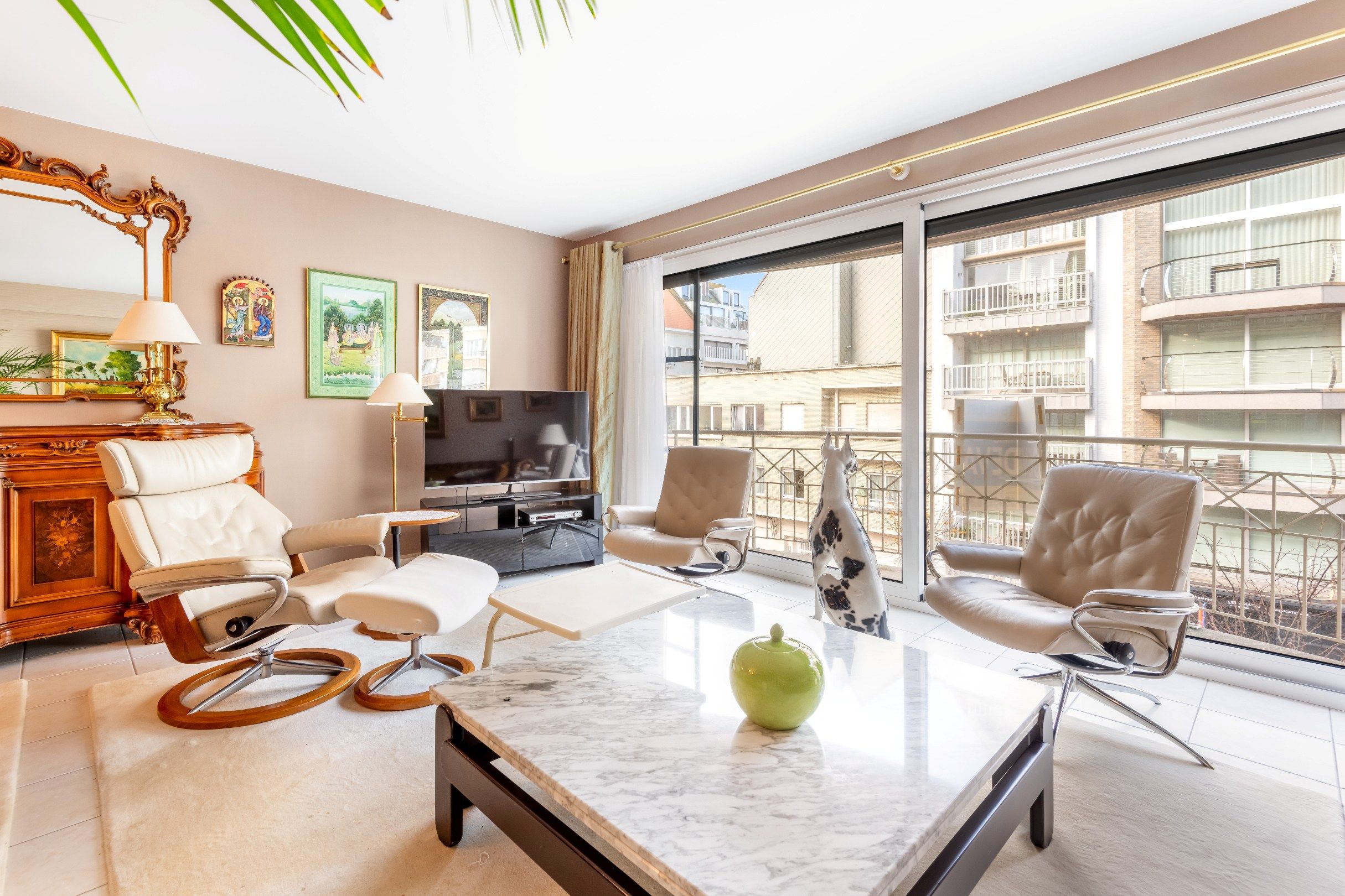 Zeer centraal gelegen, ongemeubeld appartement in de Dumortierlaan op enkele stappen van de Lippenslaan en de Zeedijk. foto 6